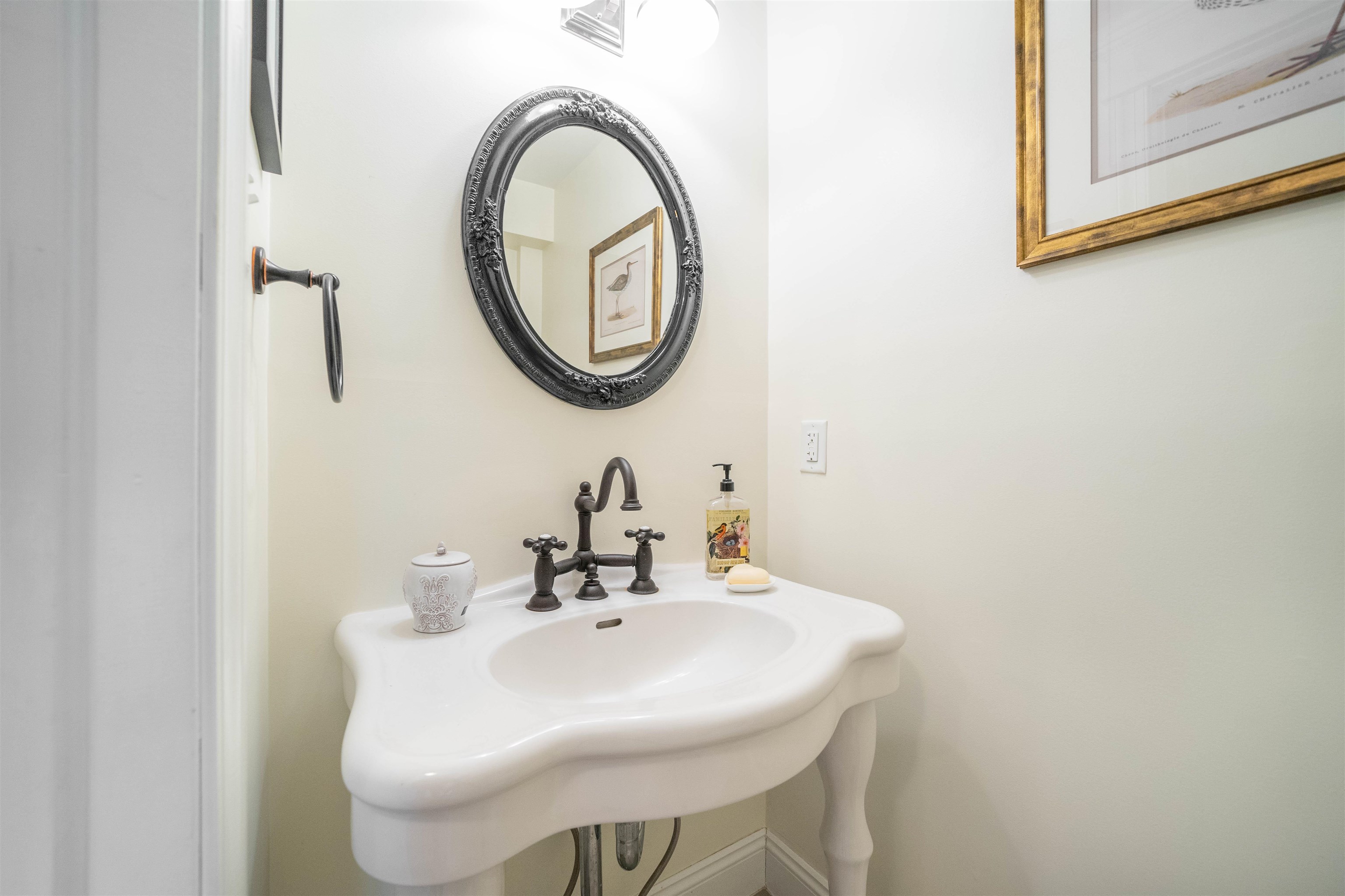 https://cdnparap40.paragonrels.com/ParagonImages/Property/P4/CAPEMAY/250570/15/0/0/c632aaf4800c71349c9870520549a736/1/f09693e76b200232cc9bc4d4dd4746a9/250570-7c5bc432-dadb-4fb7-a8e5-69edb8f37286.JPG
