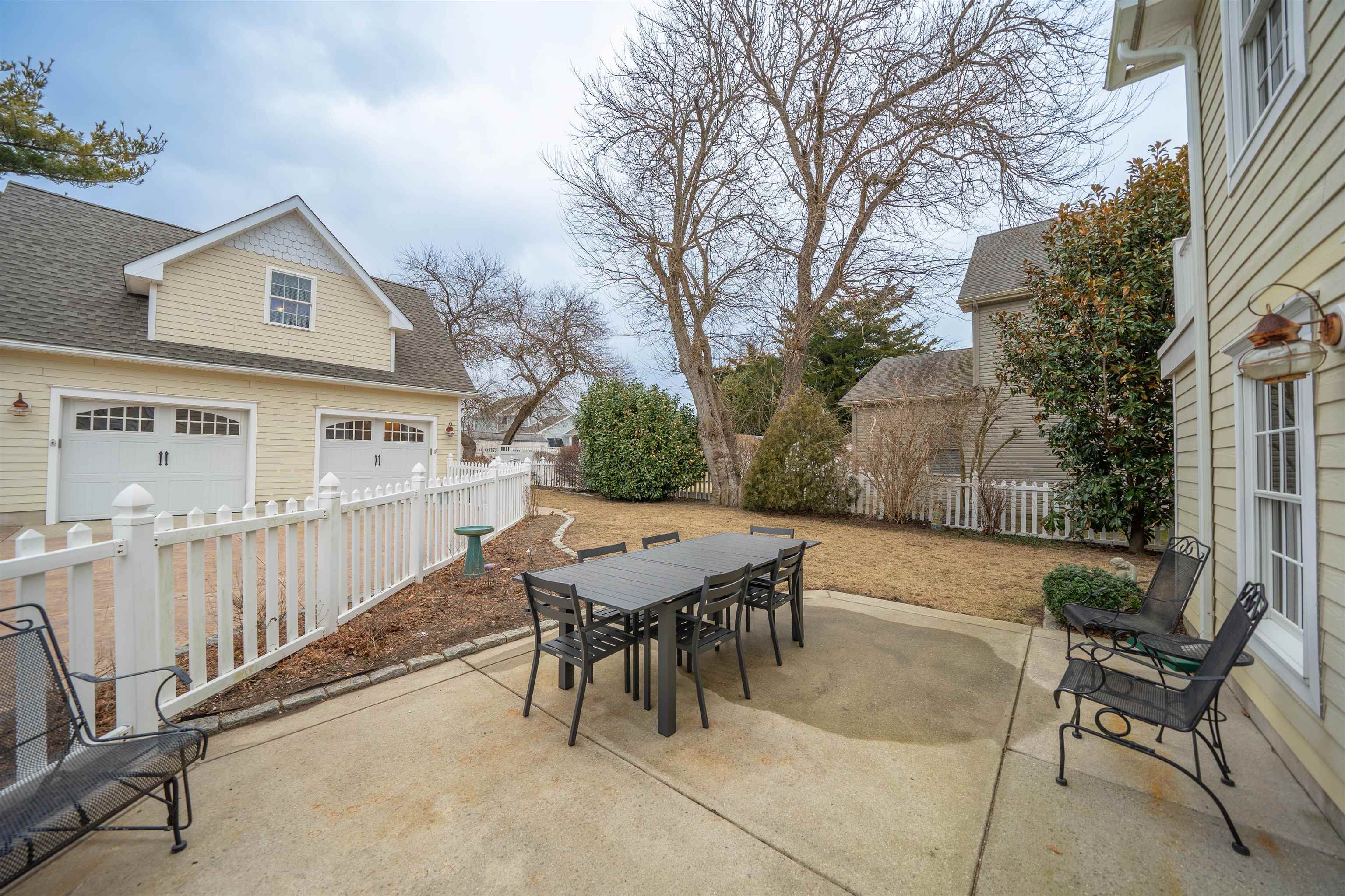 https://cdnparap40.paragonrels.com/ParagonImages/Property/P4/CAPEMAY/250570/2/0/0/bbcfc4fc37c81b5b7b09df185f5c4fd3/1/f09693e76b200232cc9bc4d4dd4746a9/250570-8a9dcde1-85c6-4dd3-92e6-f317fa1adfda.JPG