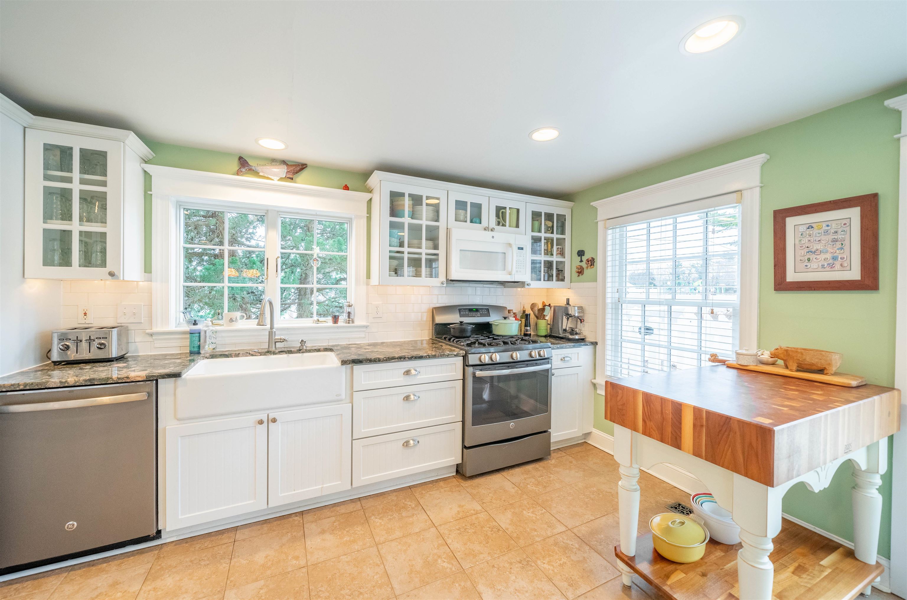 https://cdnparap40.paragonrels.com/ParagonImages/Property/P4/CAPEMAY/250570/9/0/0/ef9742873892f26cbfec76e4a8bf6c8a/1/f09693e76b200232cc9bc4d4dd4746a9/250570-5ed58ae9-3d70-4ddb-b5ce-a317f5322046.JPG