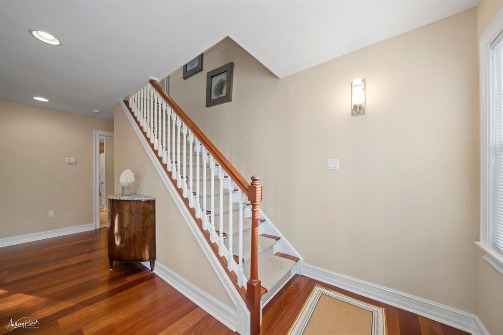 176 24th Street - Picture 3