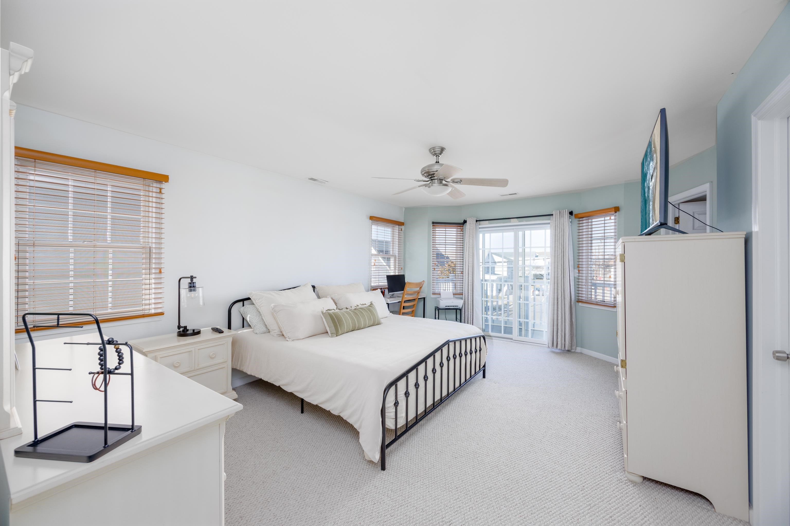 140 W Cresse Avenue