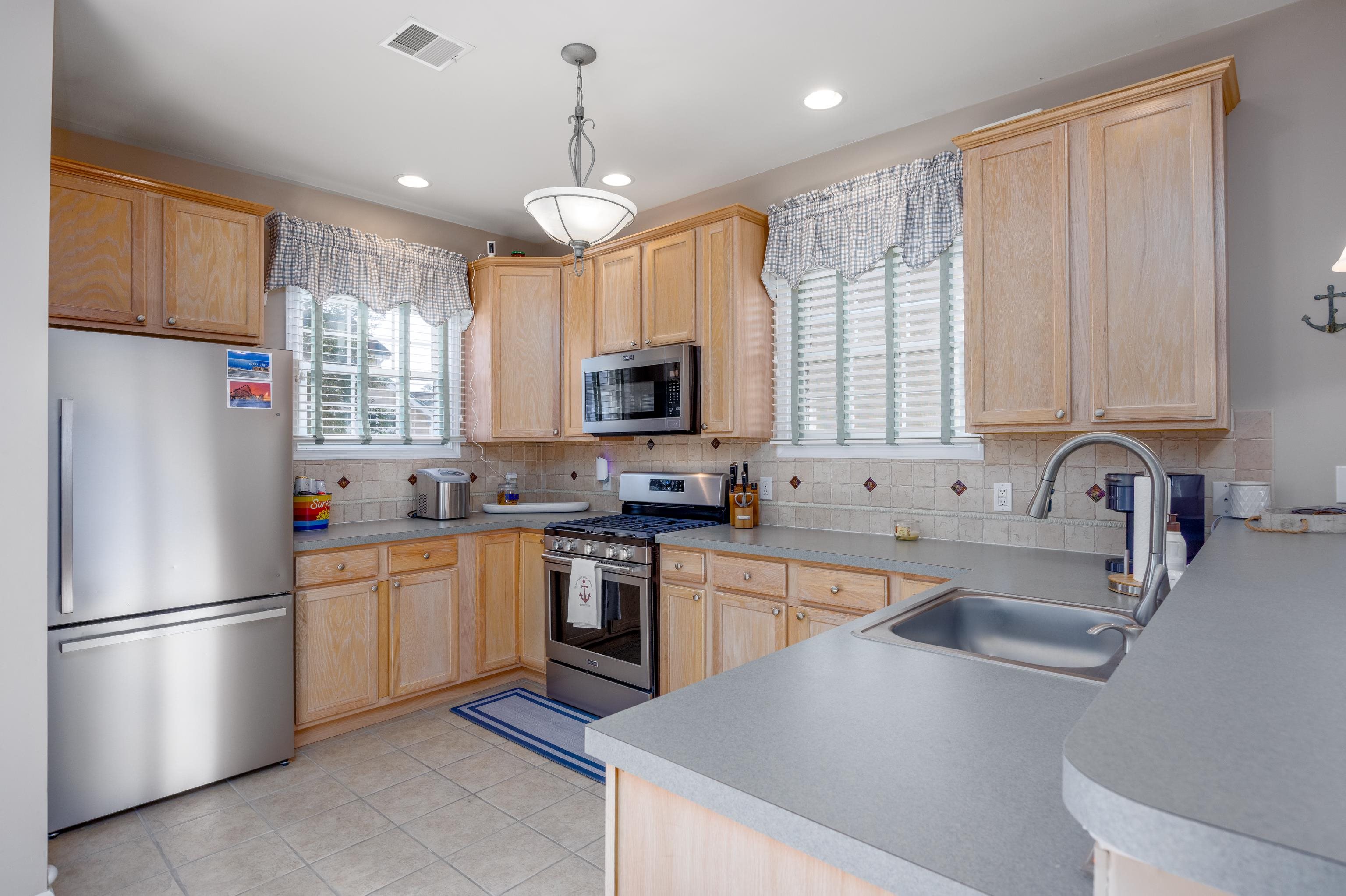 140 W Cresse Avenue