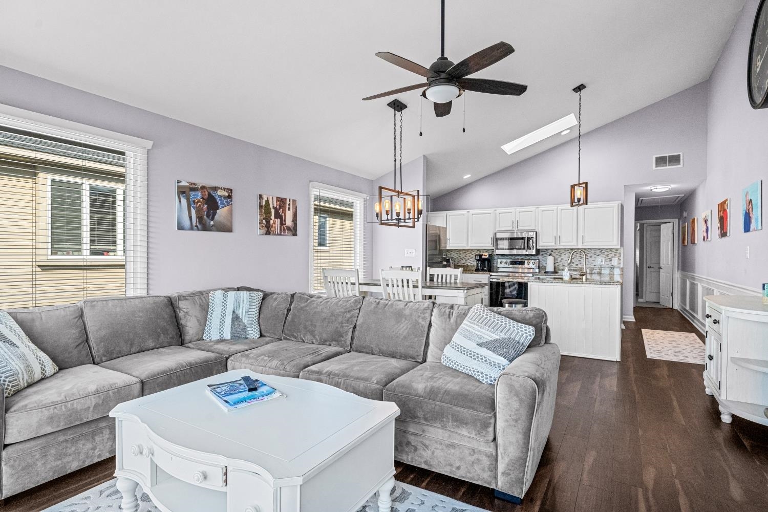 2048 Ocean Drive - Picture 2