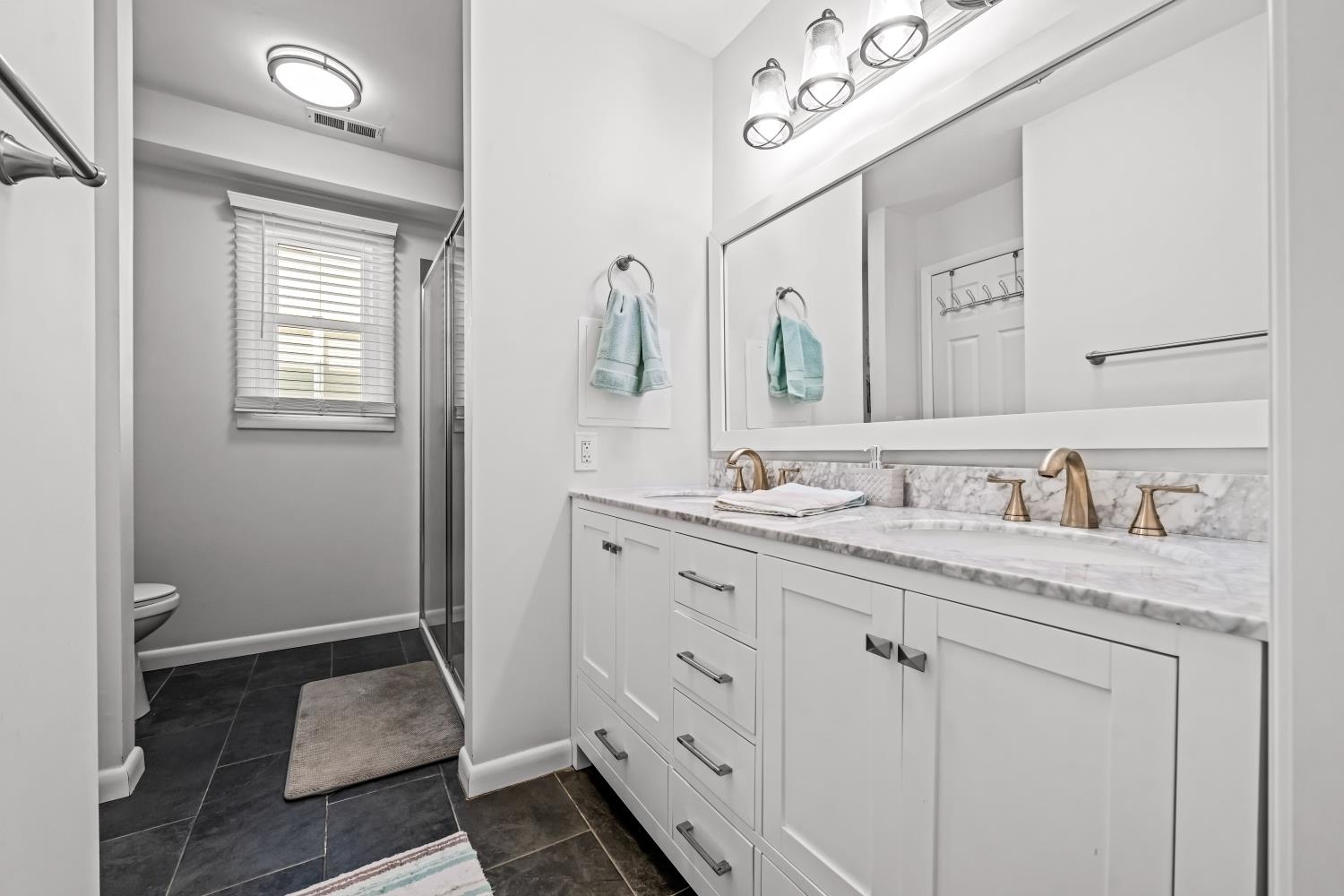 2048 Ocean Drive - Picture 3