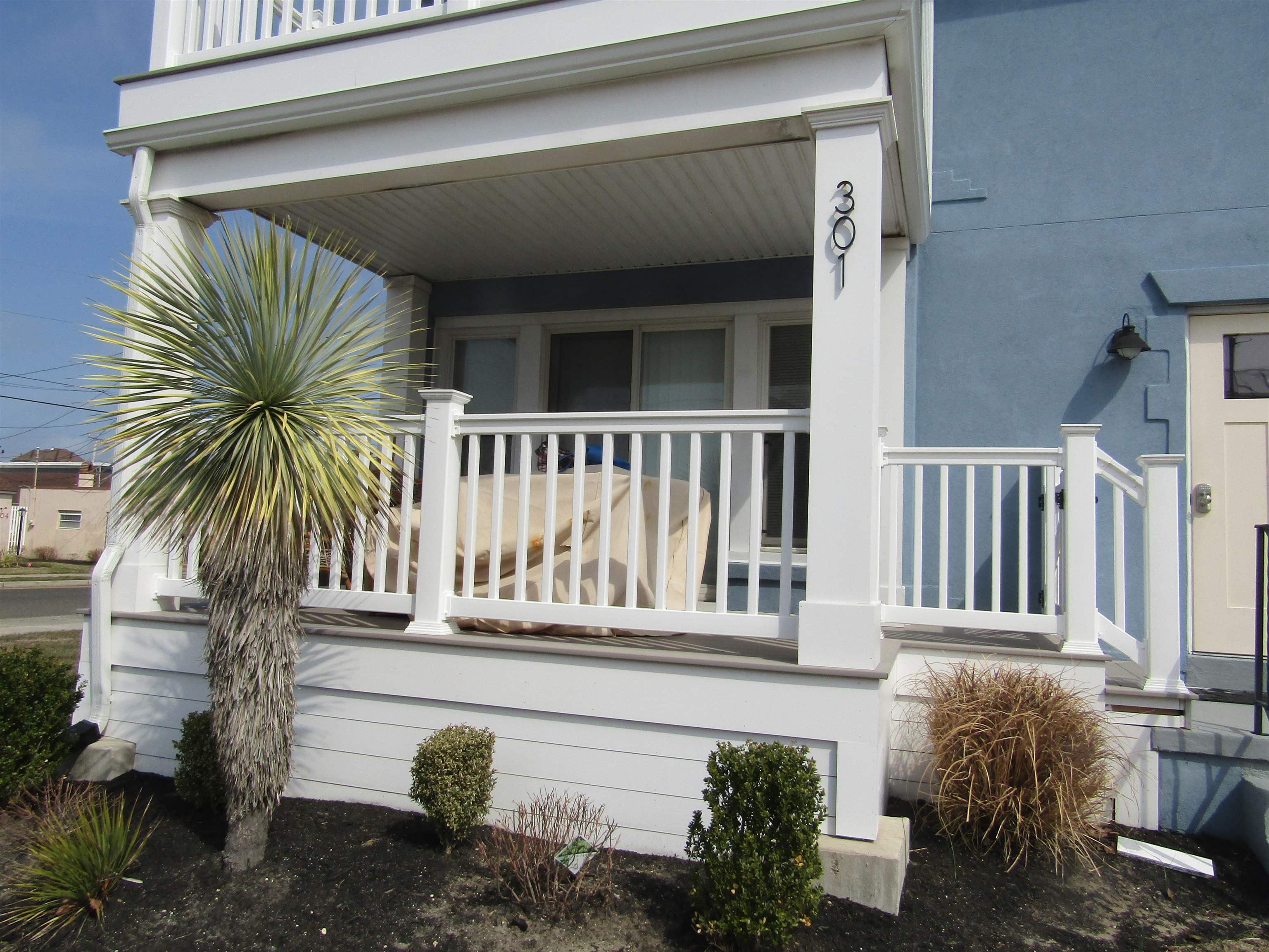 301 E Crocus