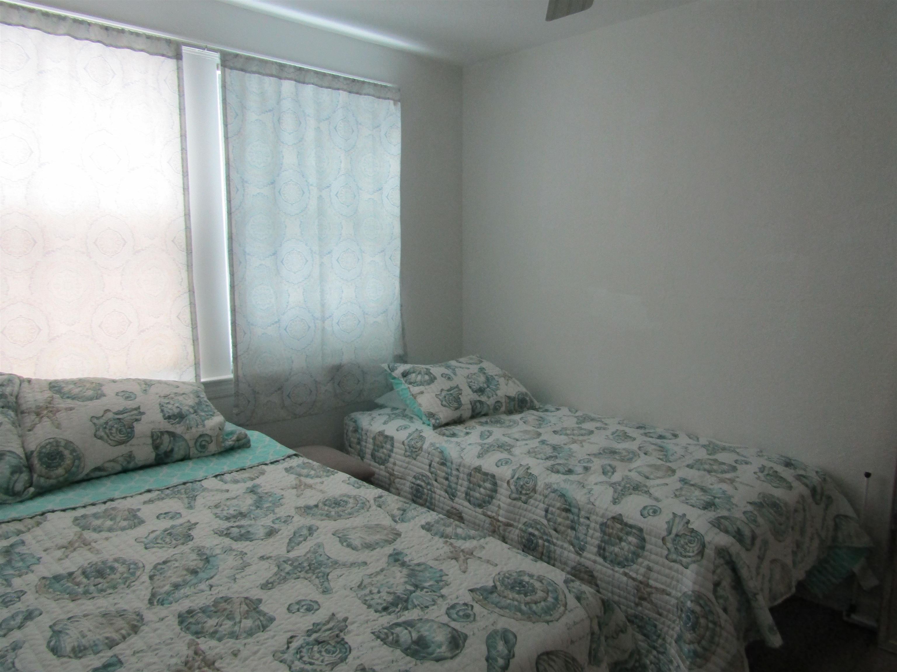 301 E Crocus