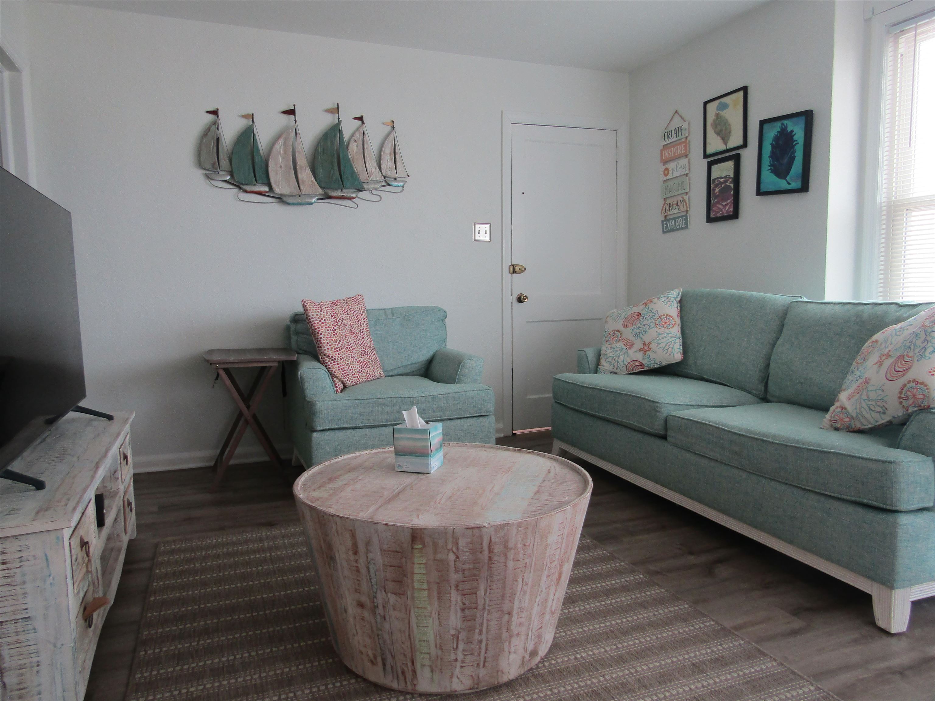 301 E Crocus