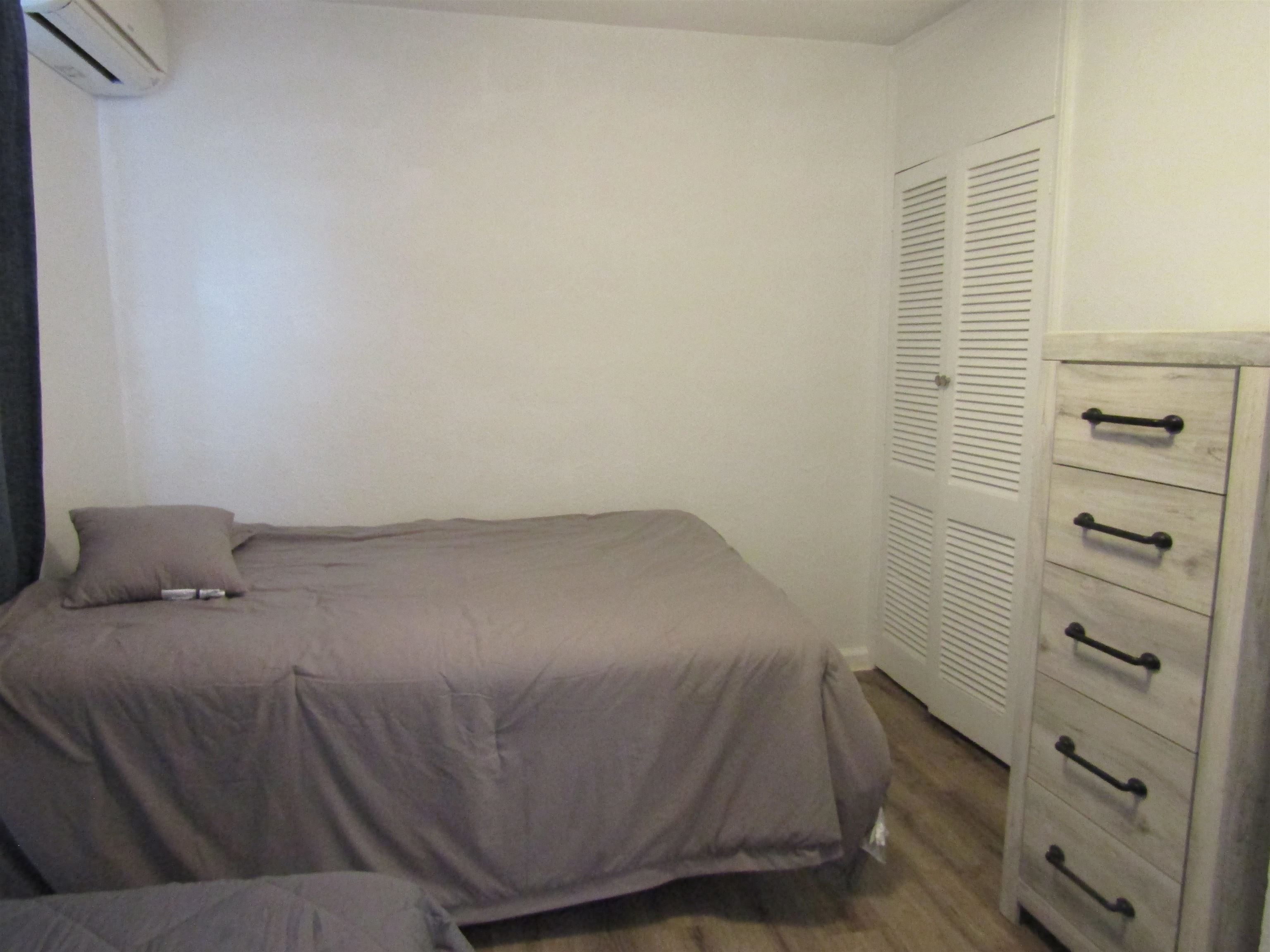 301 E Crocus