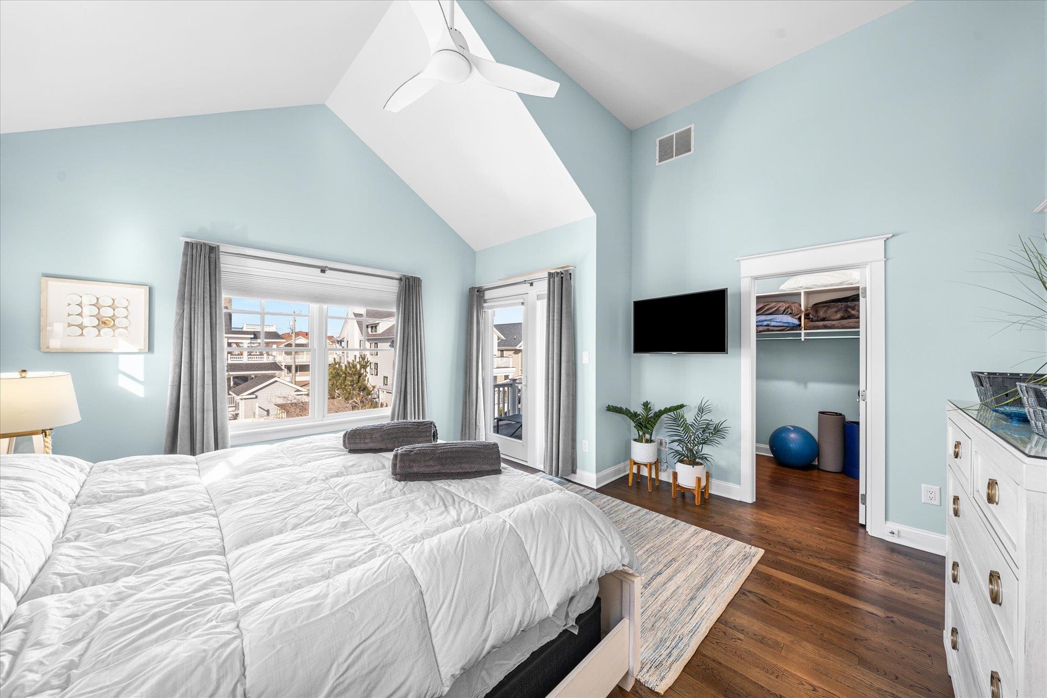 https://cdnparap40.paragonrels.com/ParagonImages/Property/P4/CAPEMAY/250772/15/0/0/f499879b7ddf9b8996c173341891fe55/1/817c353ff381a269f51c1397d17d0234/250772-78bbae85-8c91-4eaf-ae0c-48ce76c1904e.JPG
