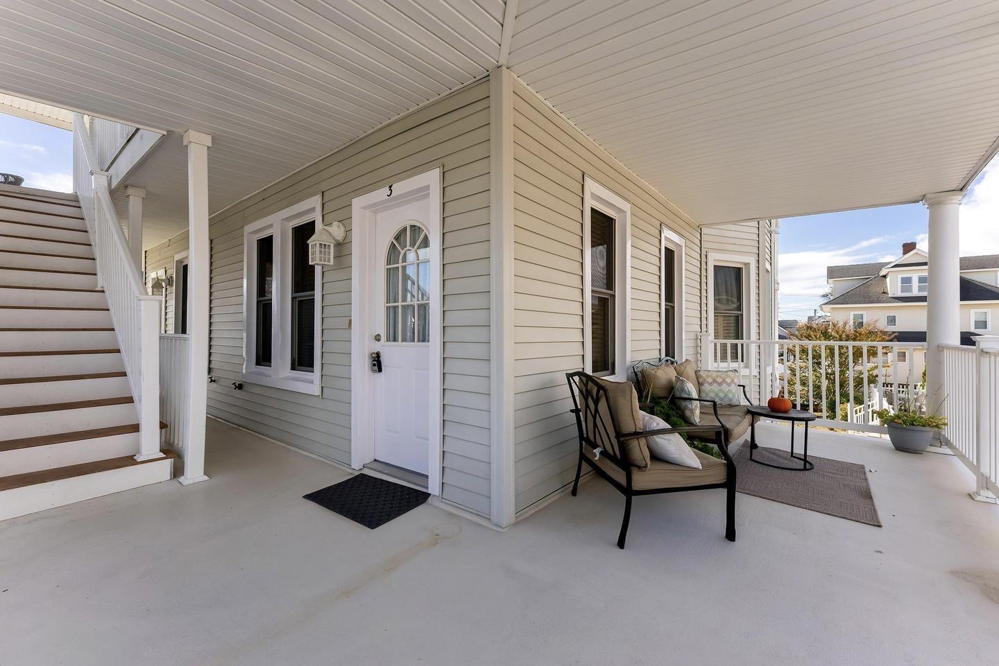 122 W Wisteria Road