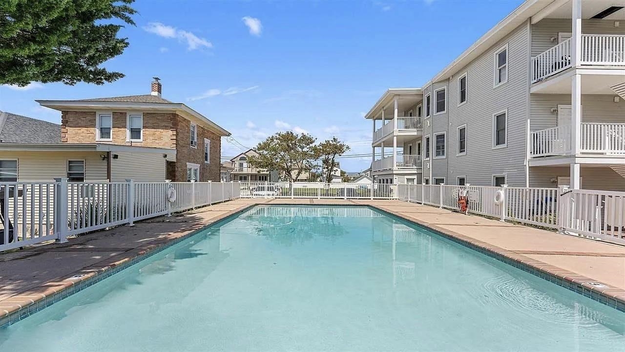 122 W Wisteria Road