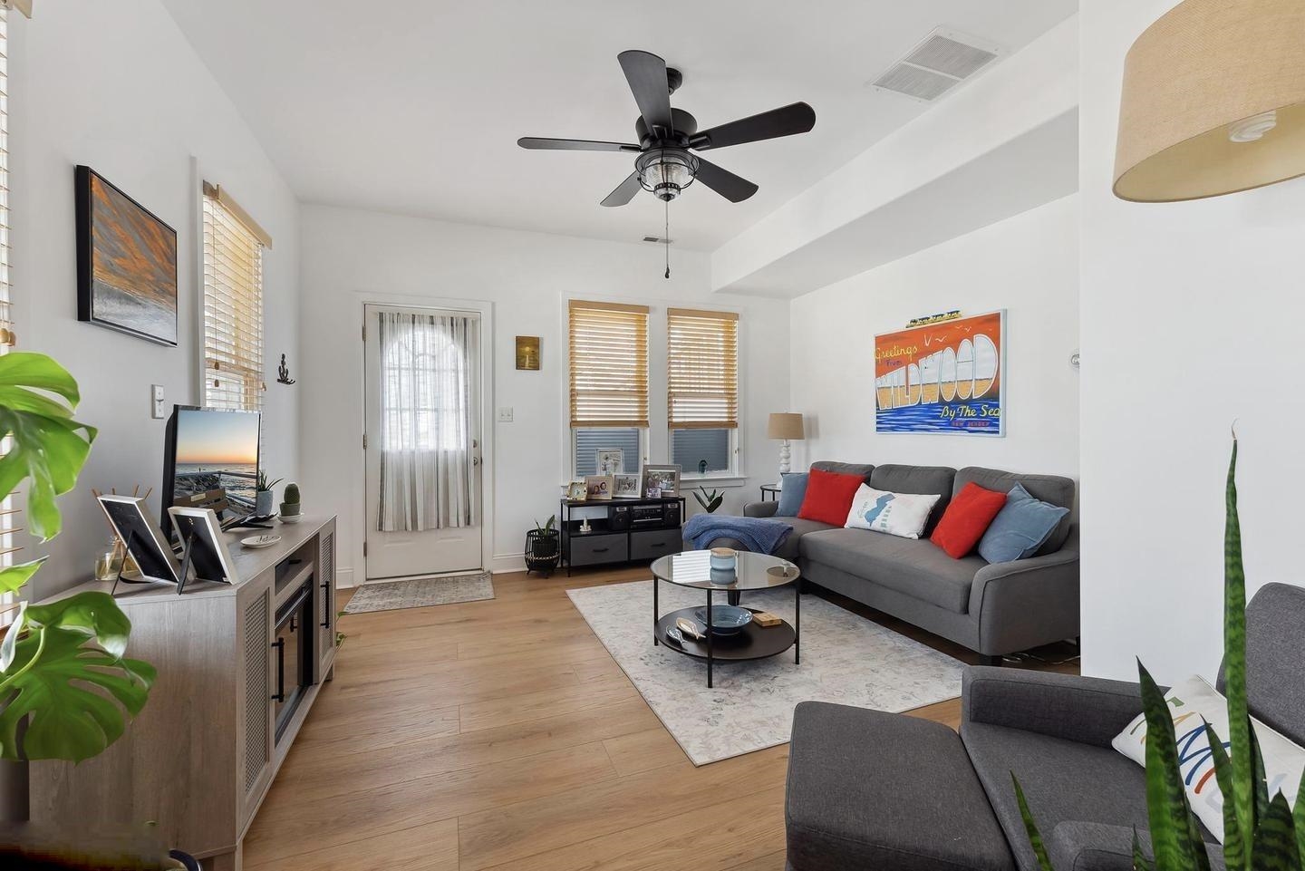 122 W Wisteria Road