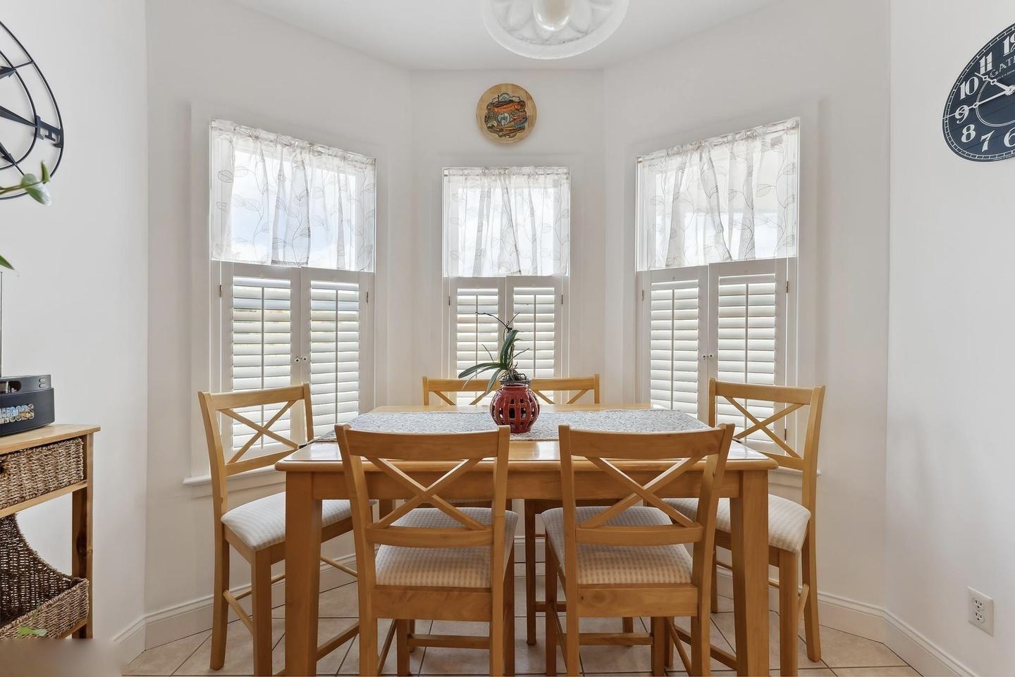 122 W Wisteria Road