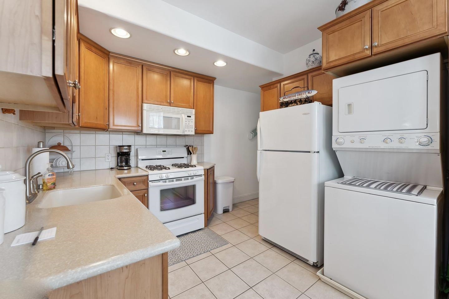 122 W Wisteria Road