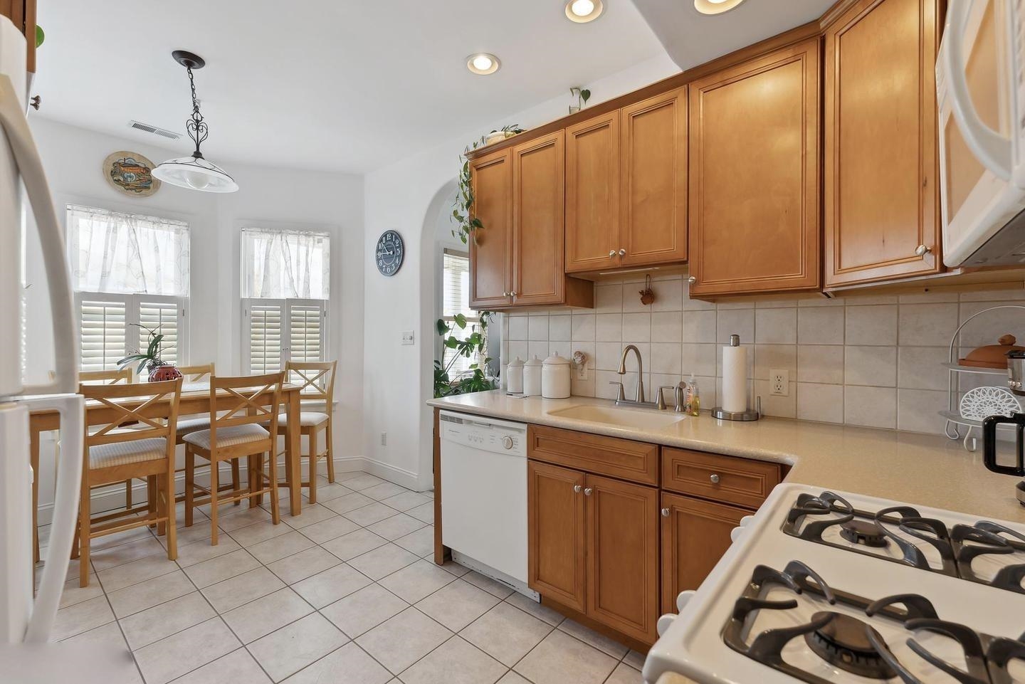 122 W Wisteria Road