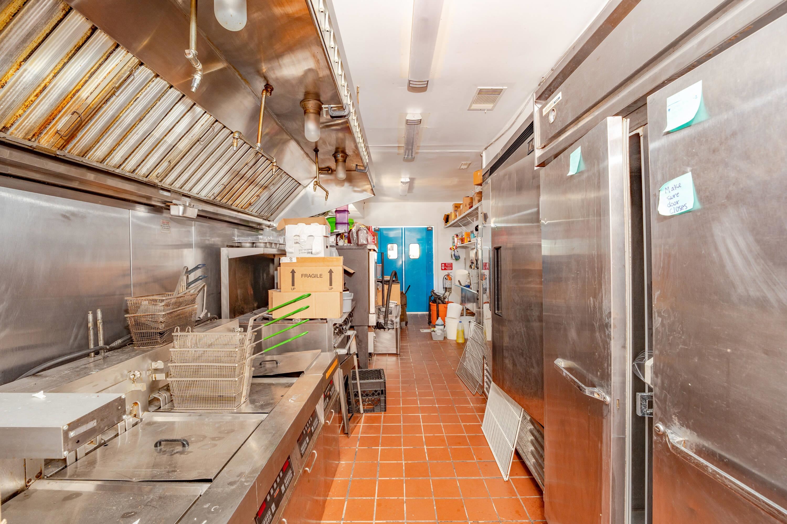 100 E 6th Avenue