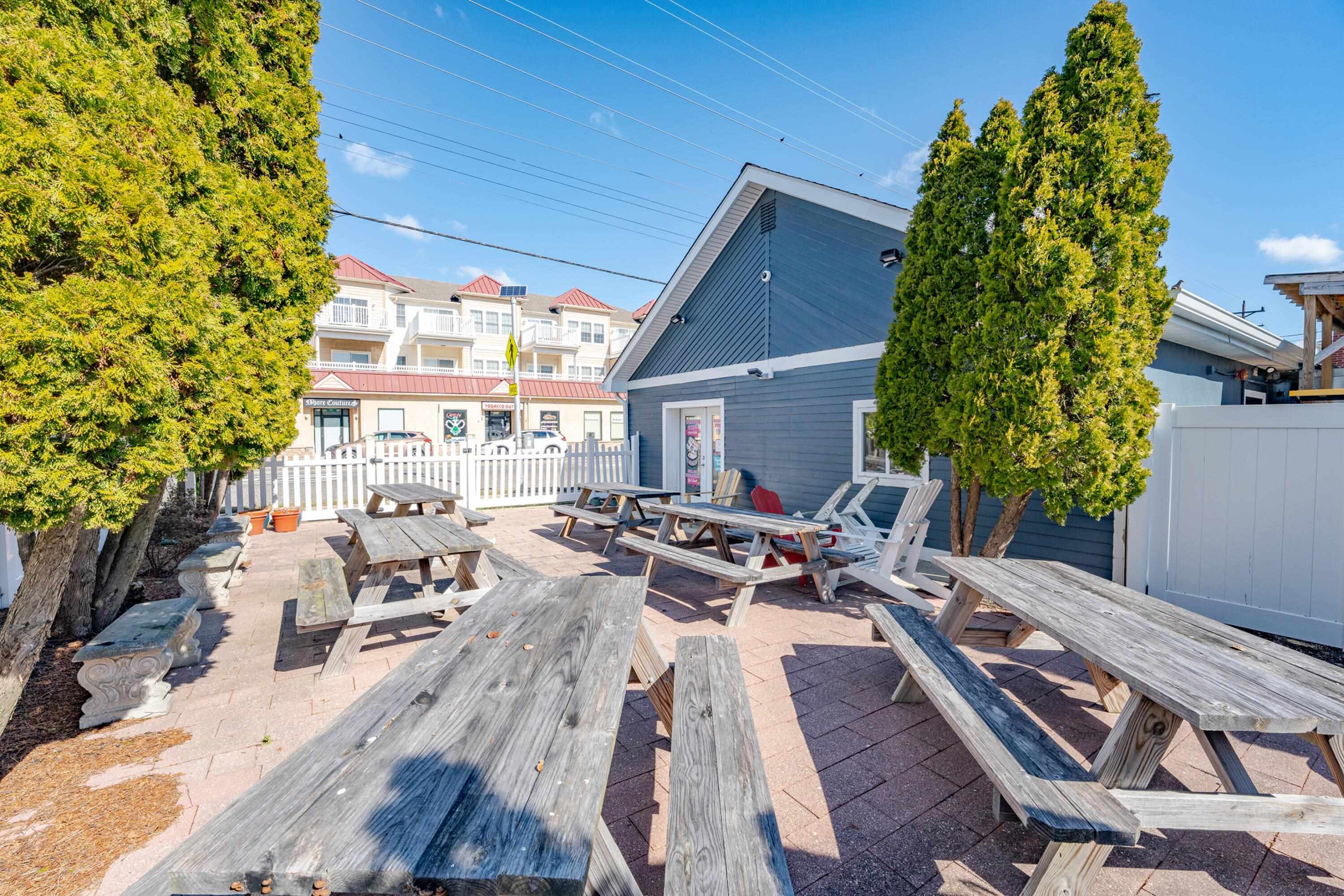 100 E 6th Avenue