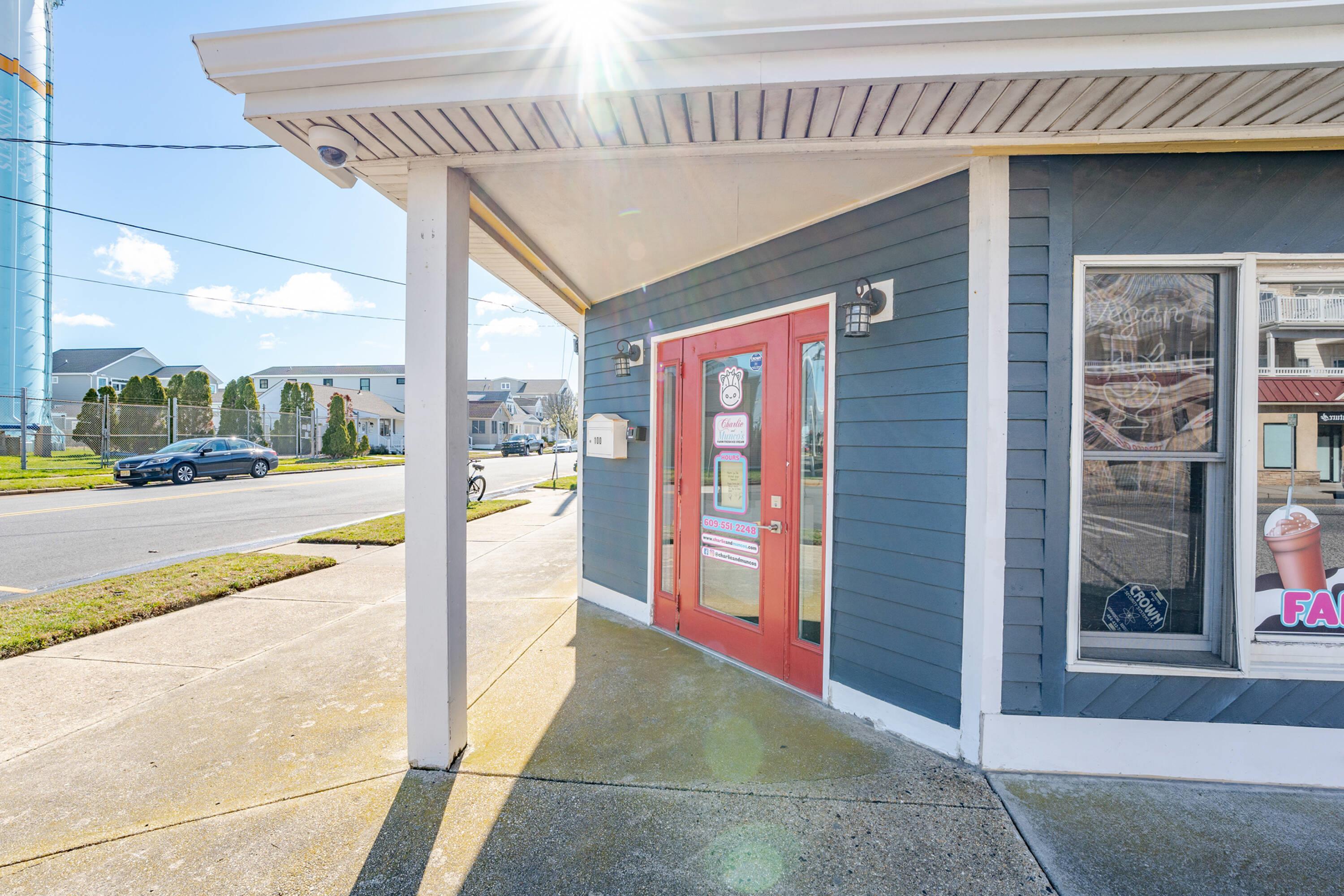 100 E 6th Avenue