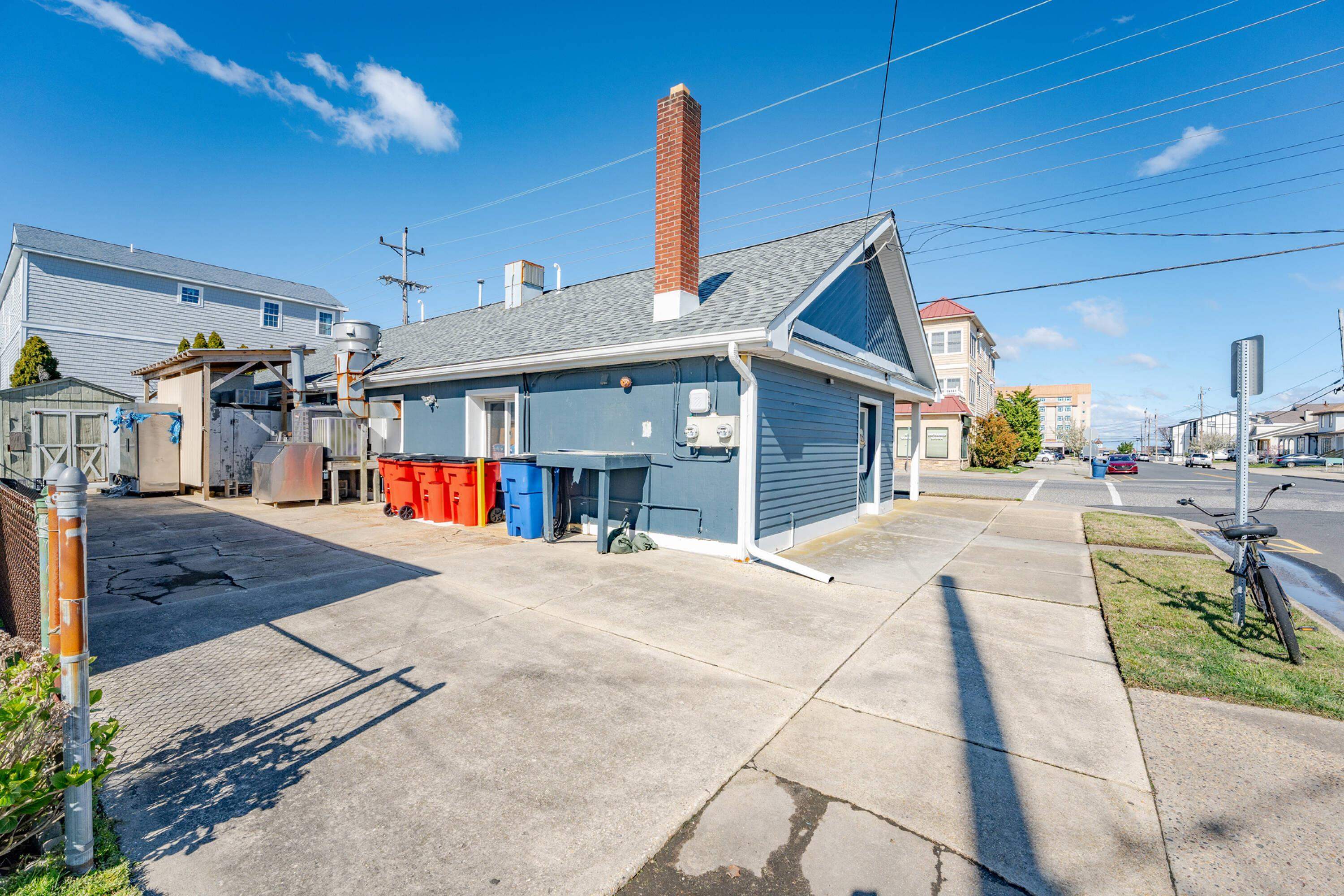 100 E 6th Avenue
