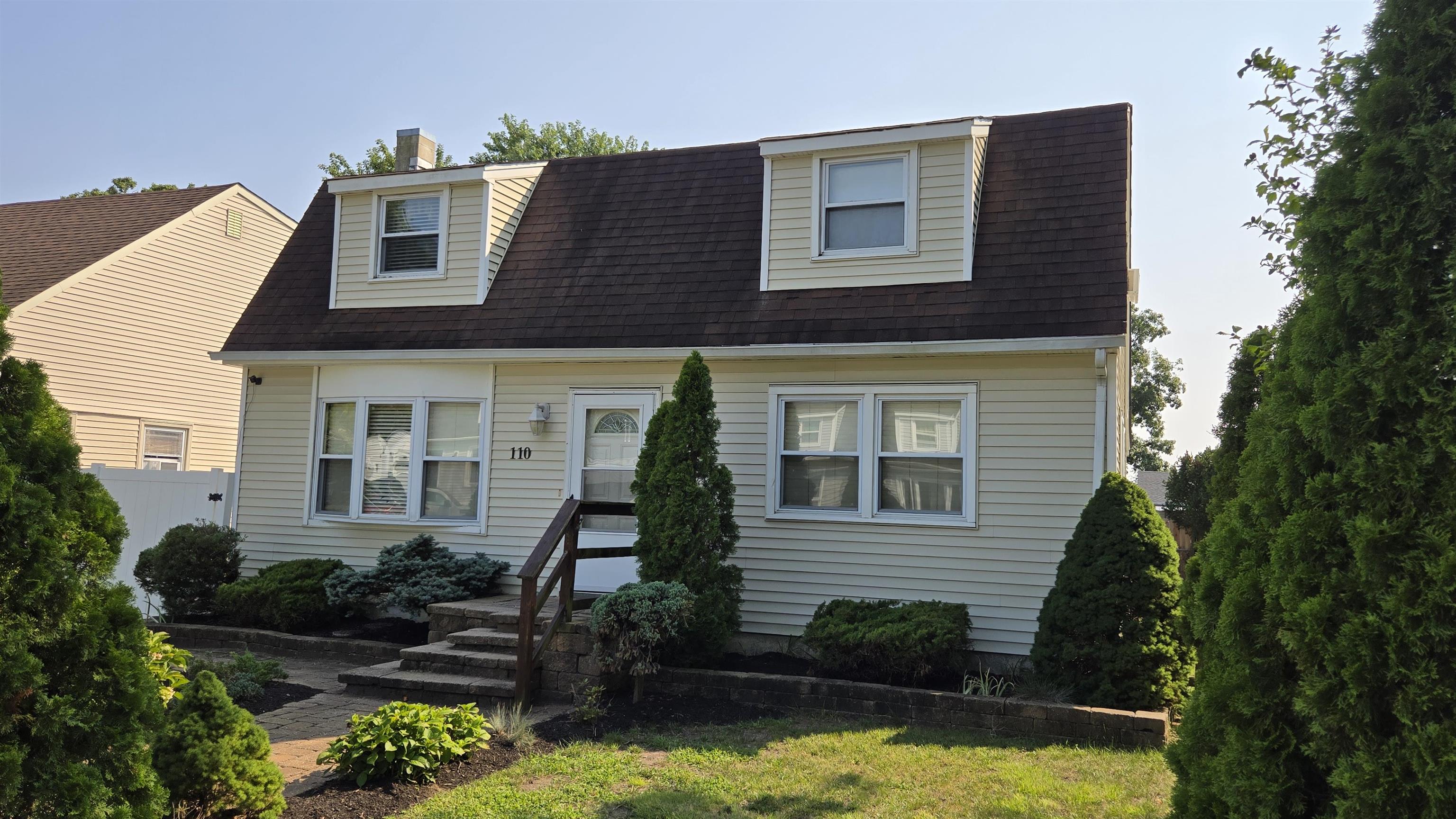 110 Oakdale Avenue - Villas