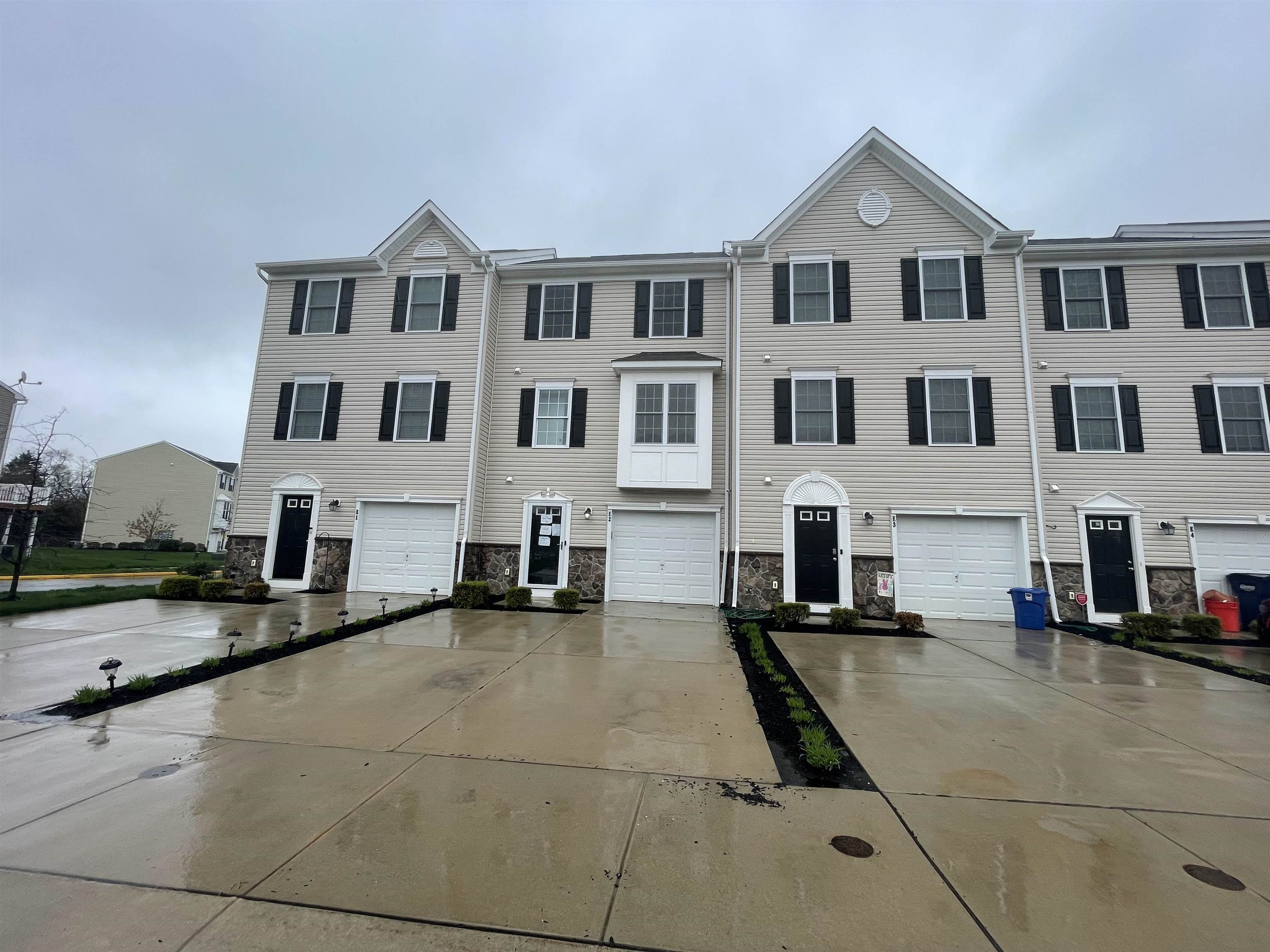 2102 E Oak Road - Vineland