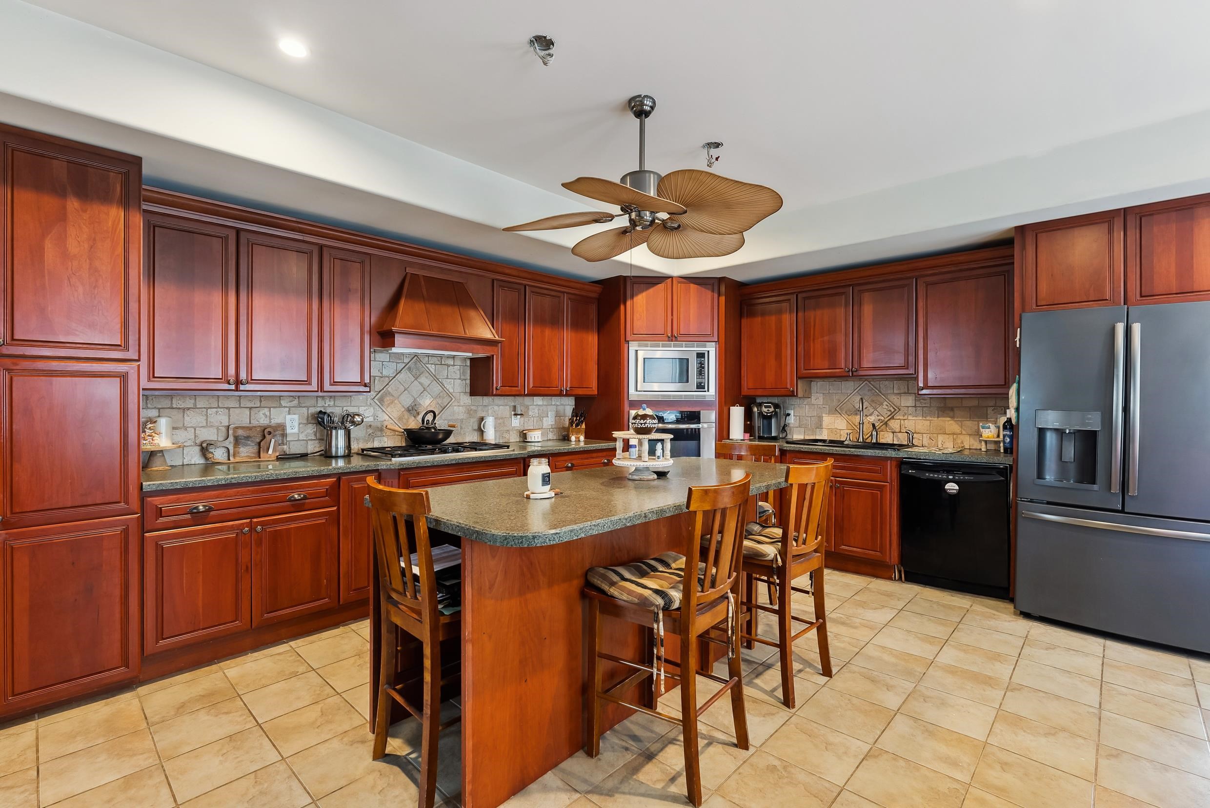 203 W Morning Glory Road