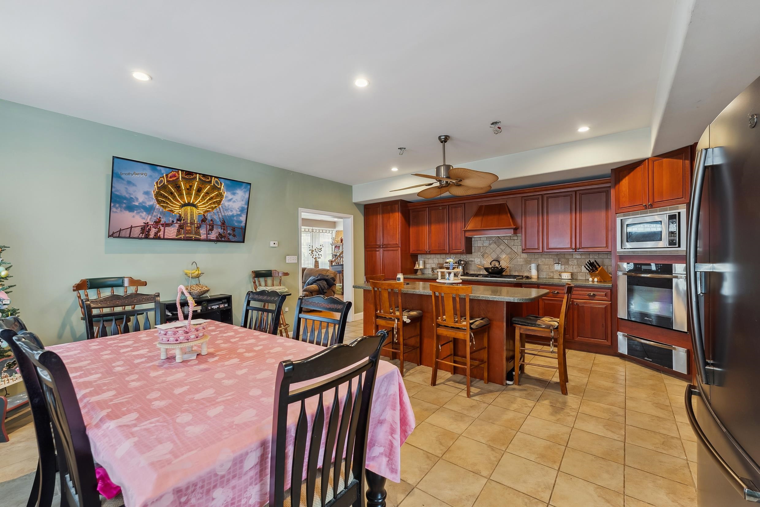 203 W Morning Glory Road