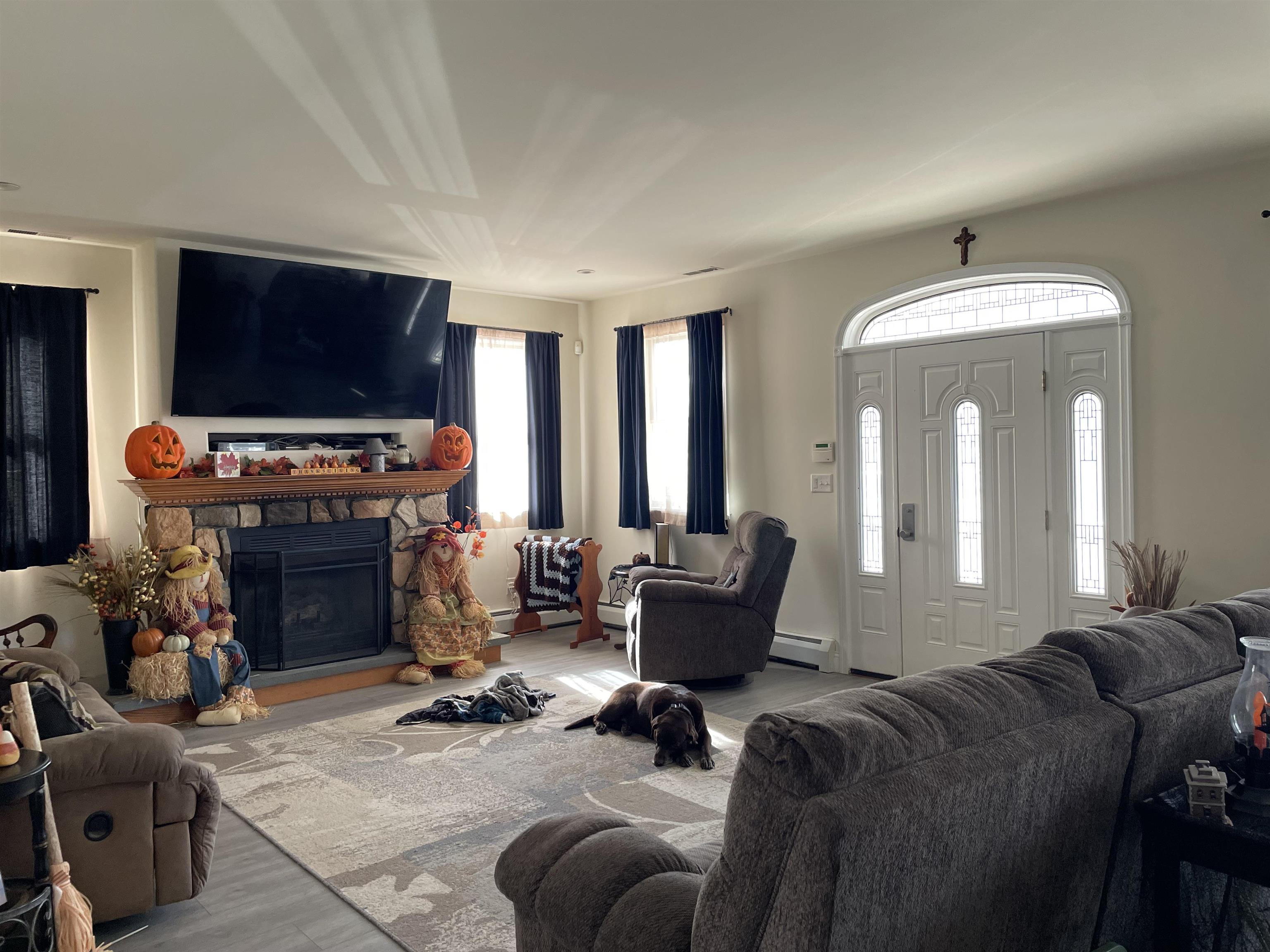 203 W Morning Glory Road