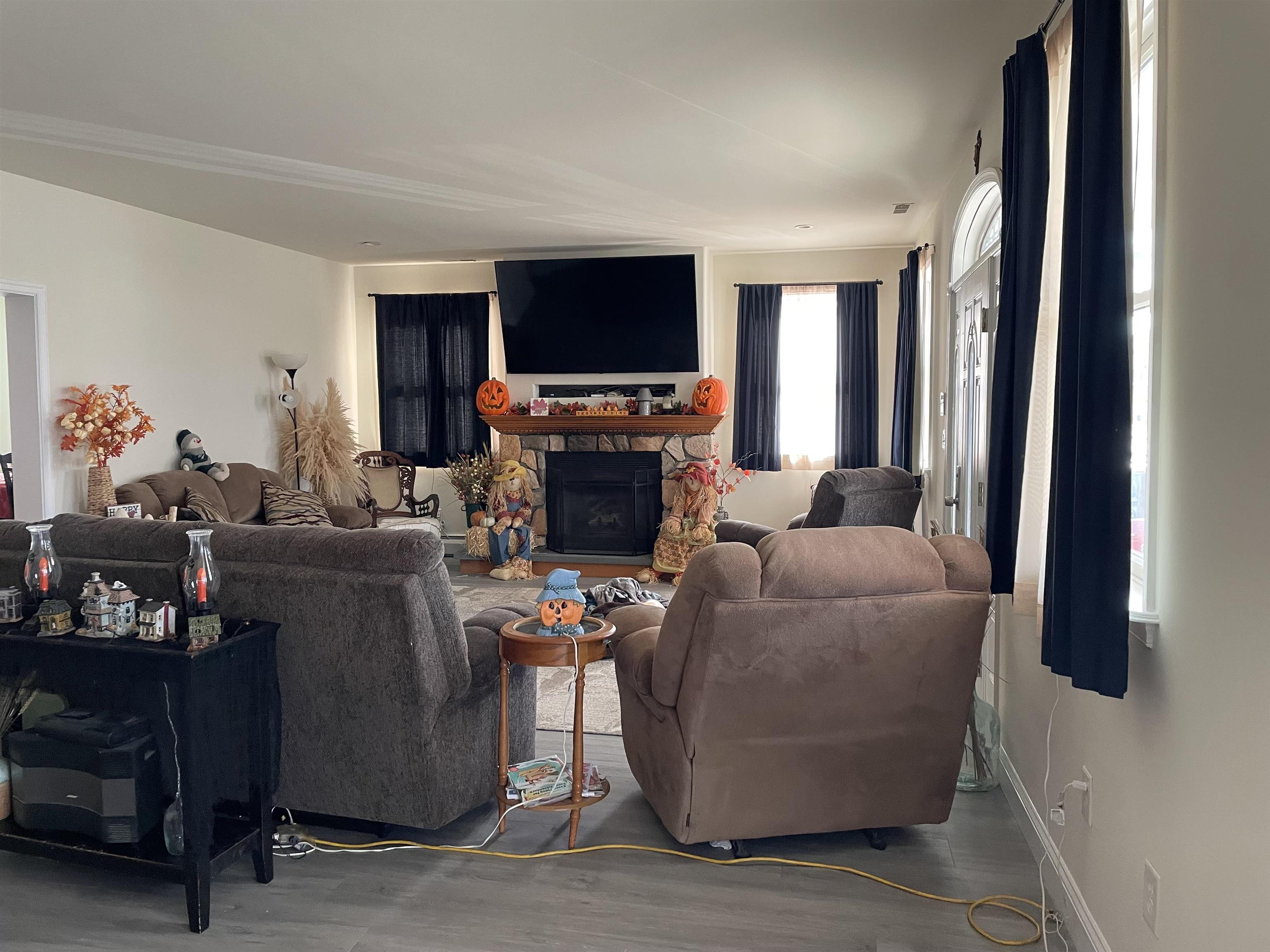 203 W Morning Glory Road