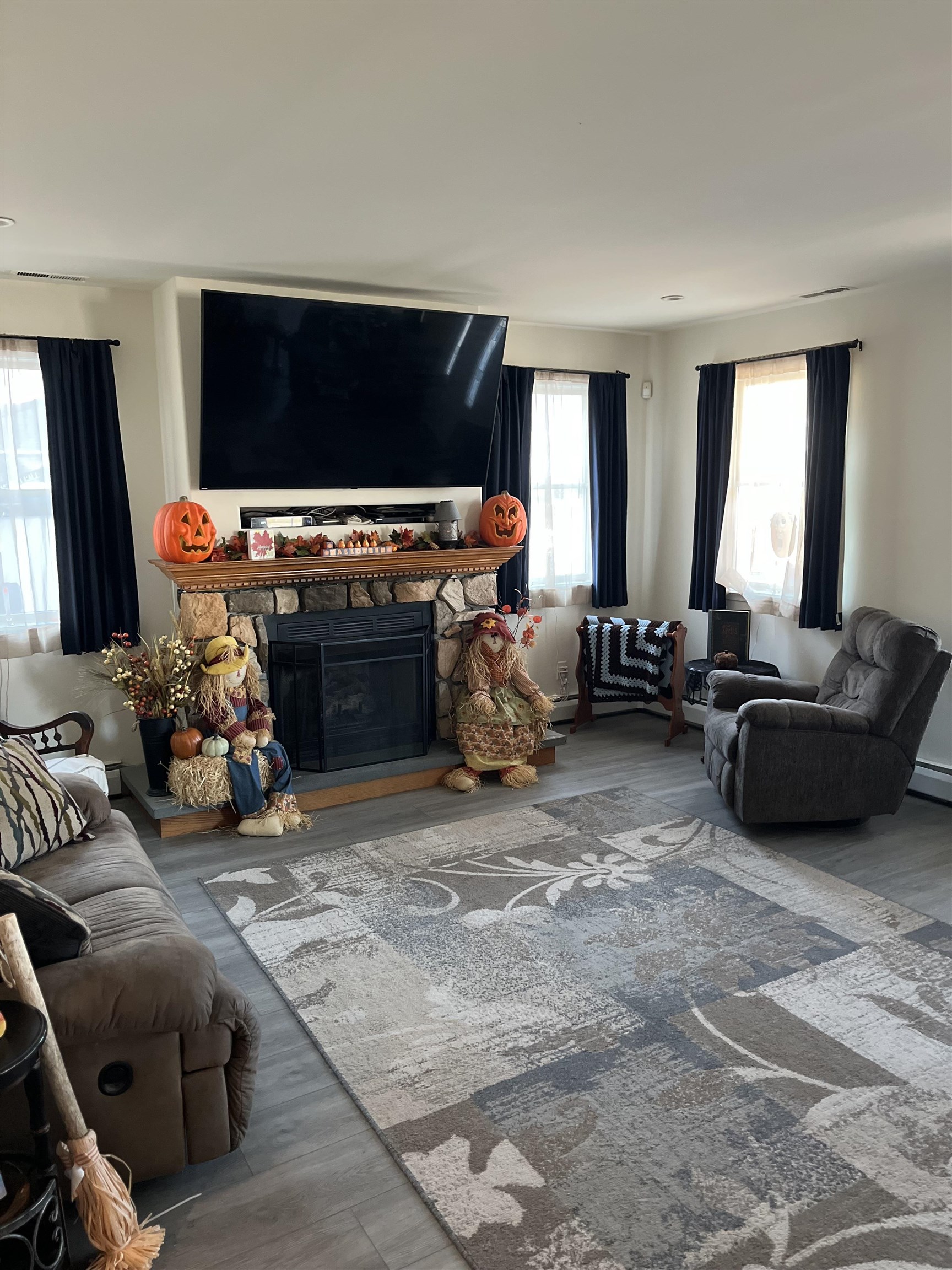 203 W Morning Glory Road