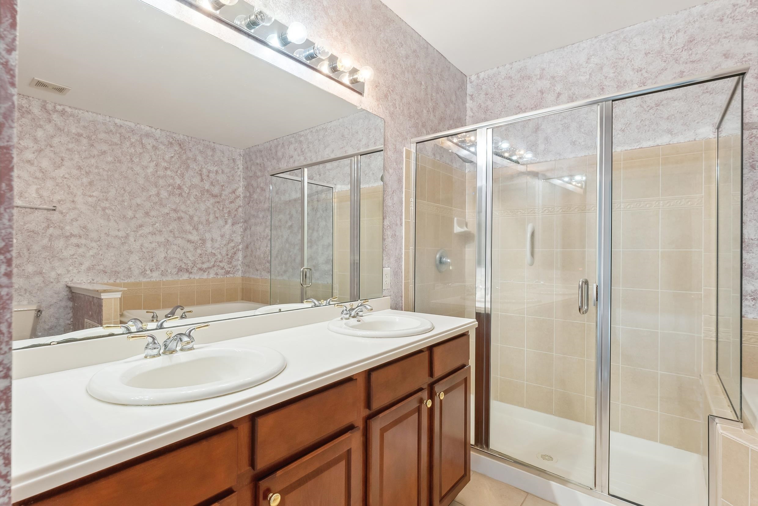 702 Turnberry Court