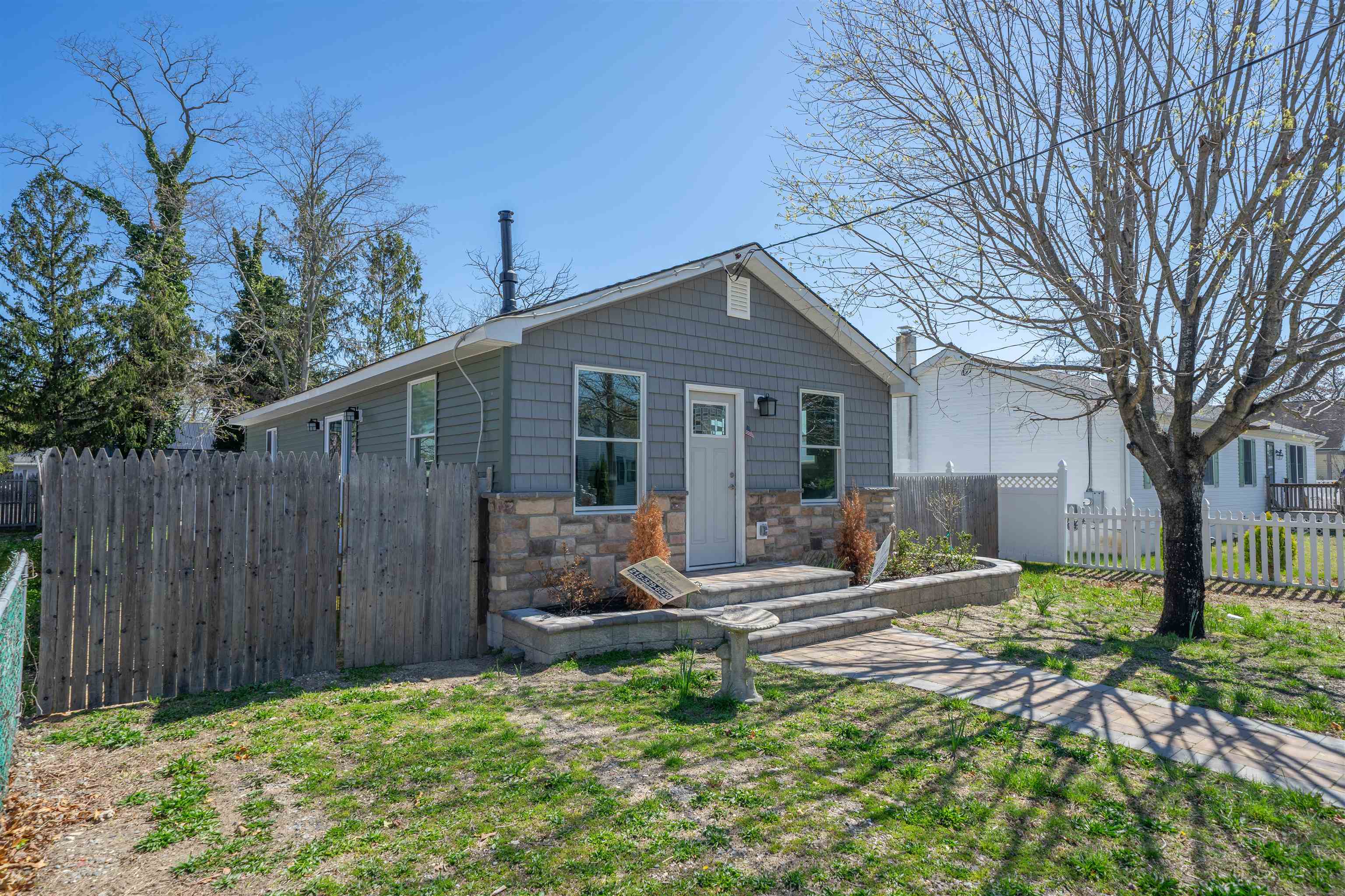 31 Locust Road - Villas