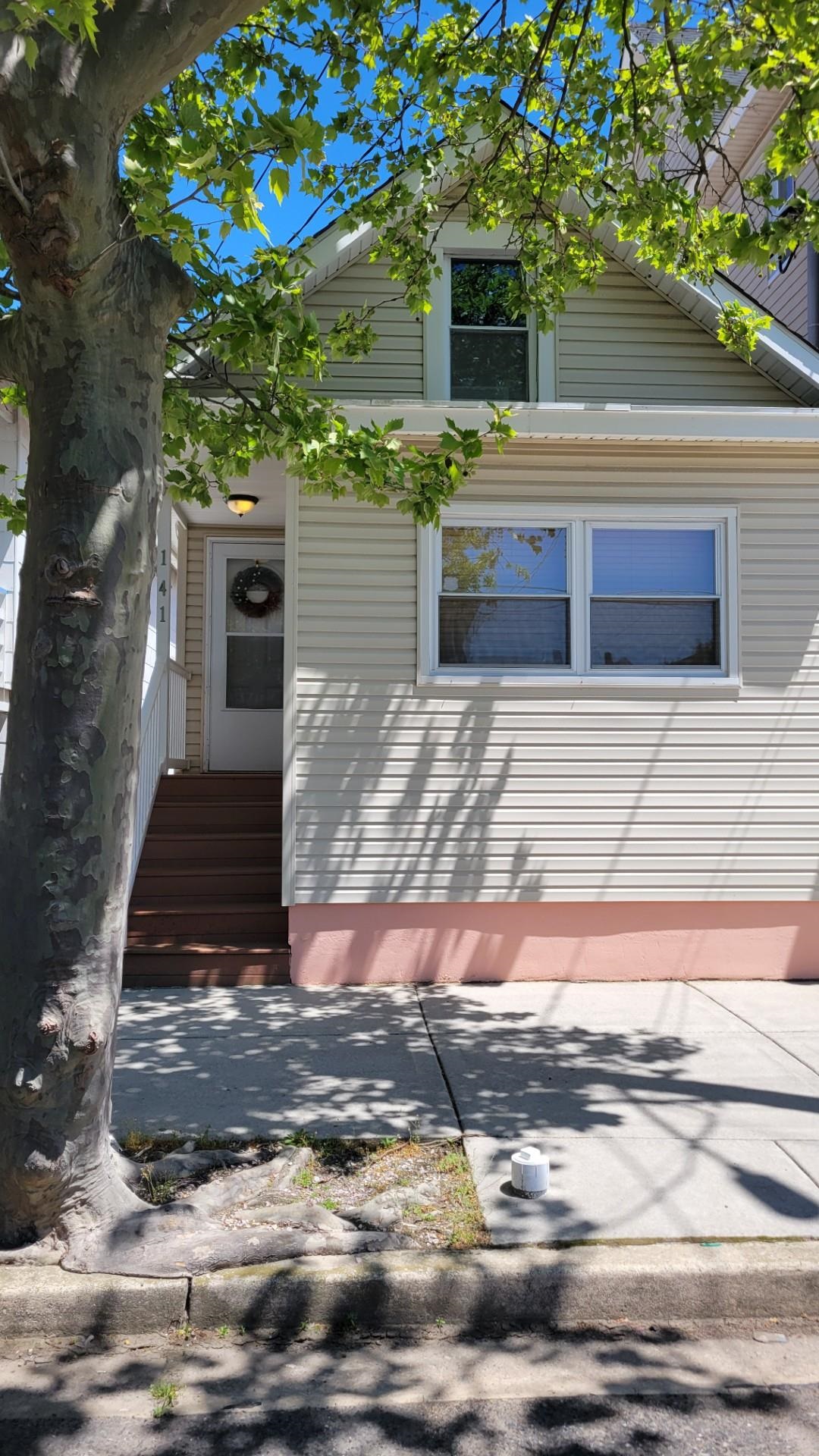 141 E Youngs Avenue