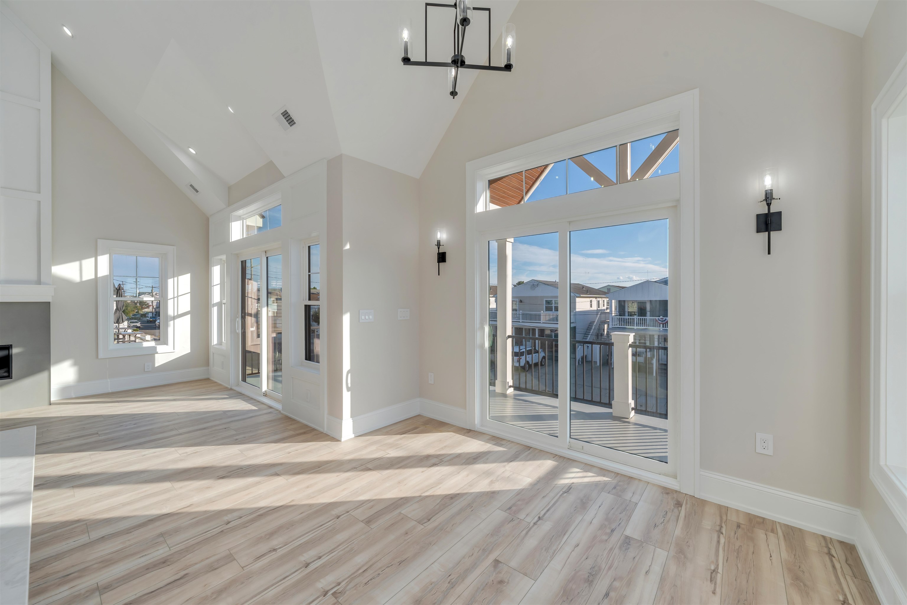 127 W Hollywood Avenue