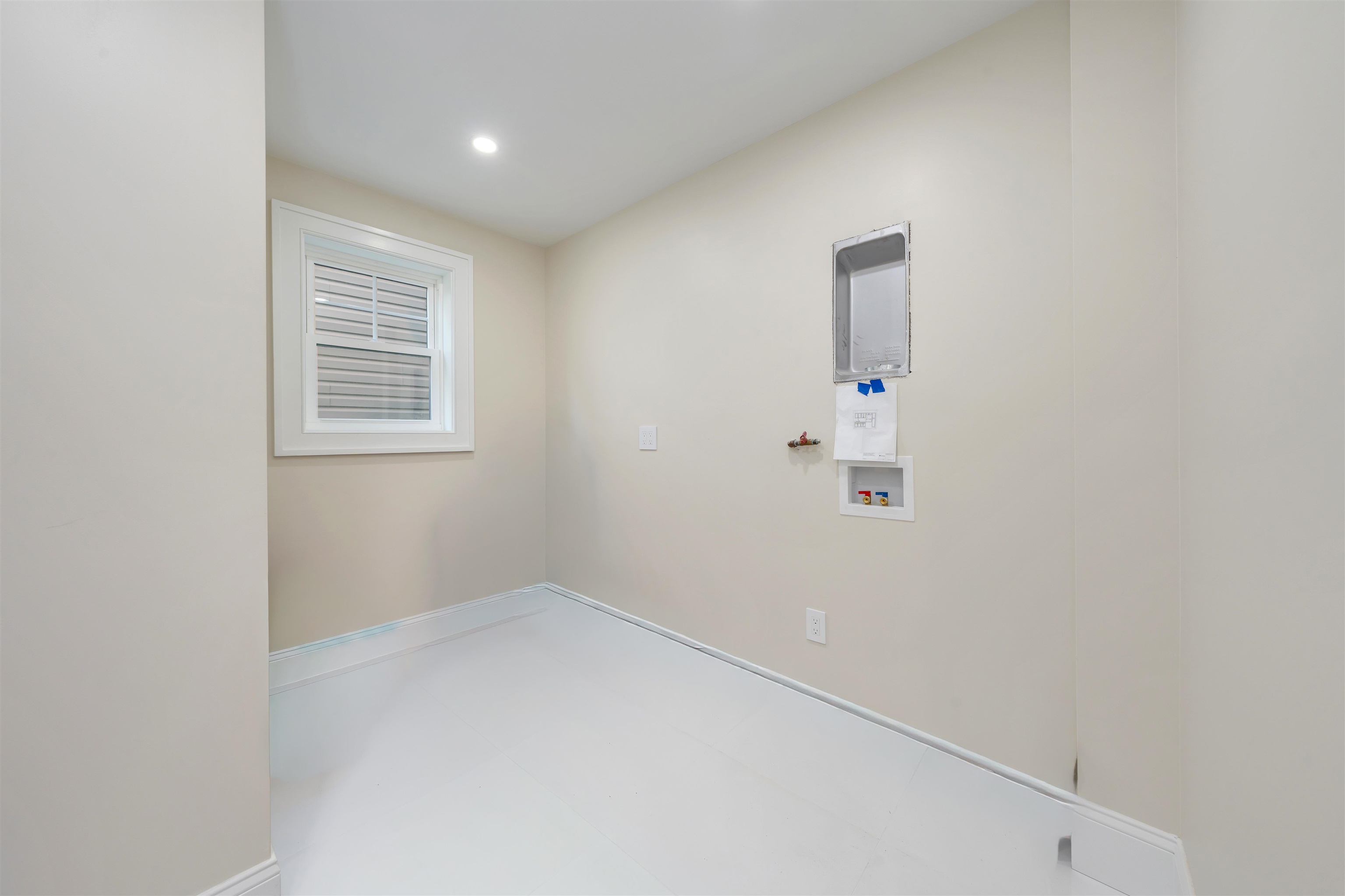 127 W Hollywood Avenue