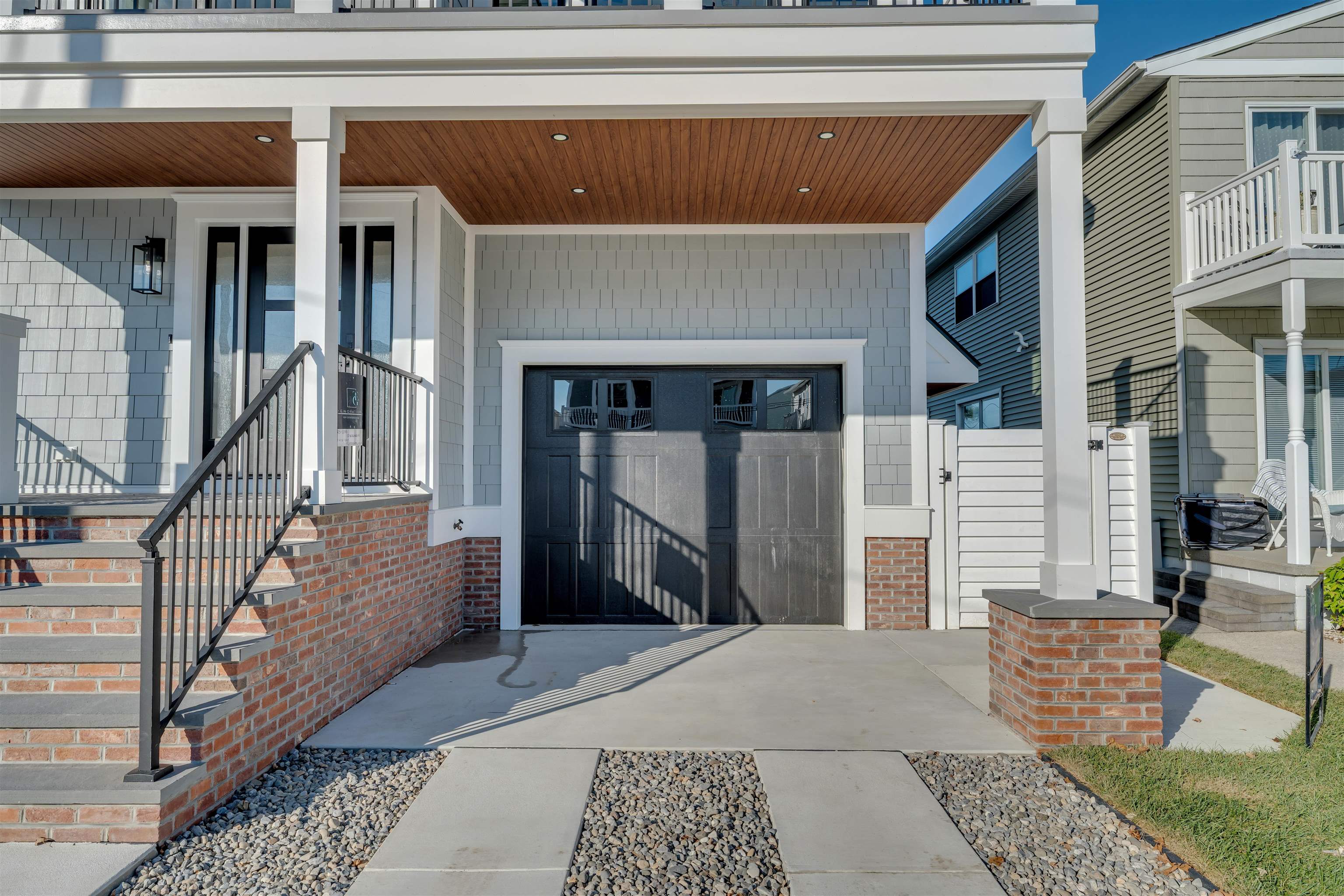 127 W Hollywood Avenue