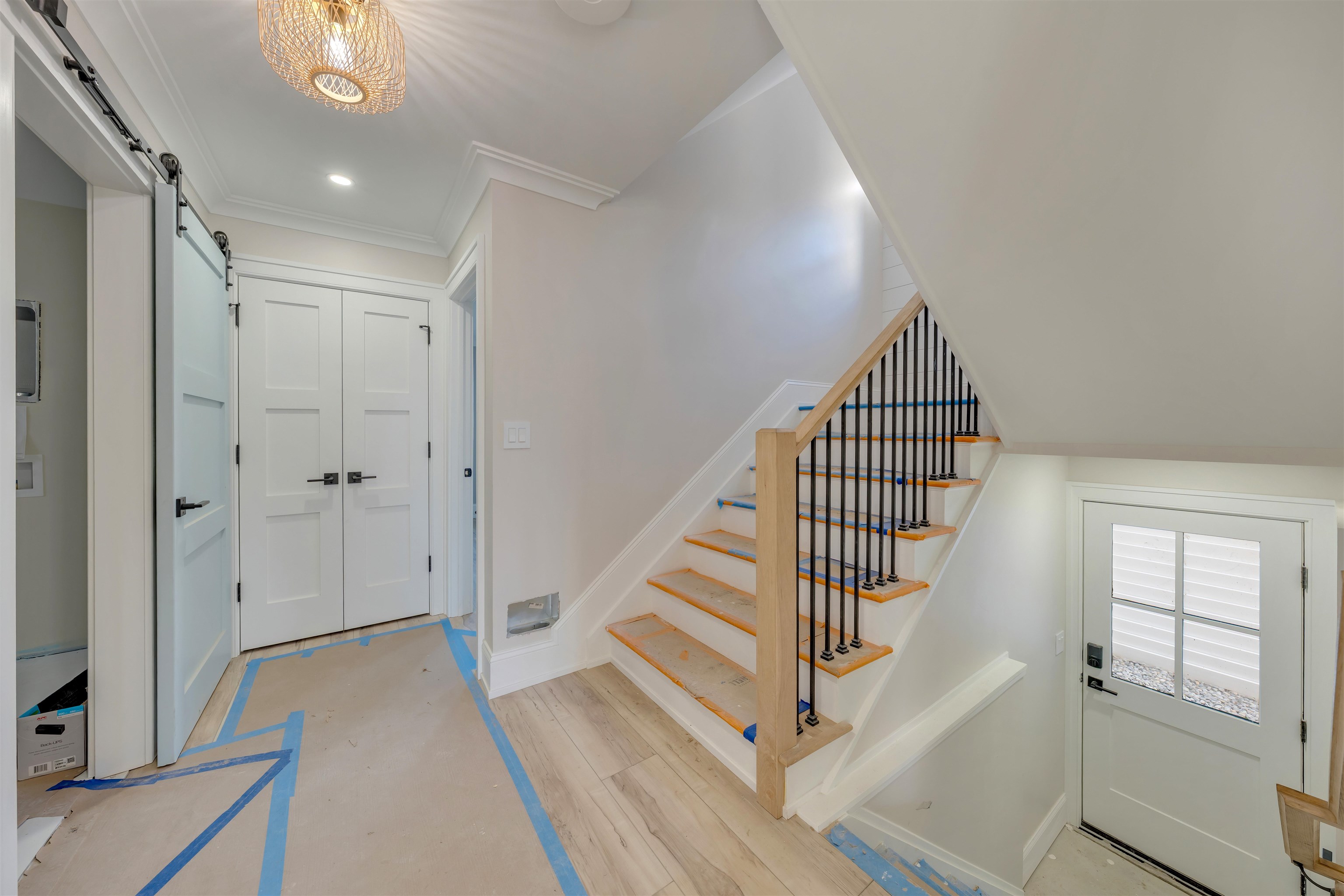 127 W Hollywood Avenue