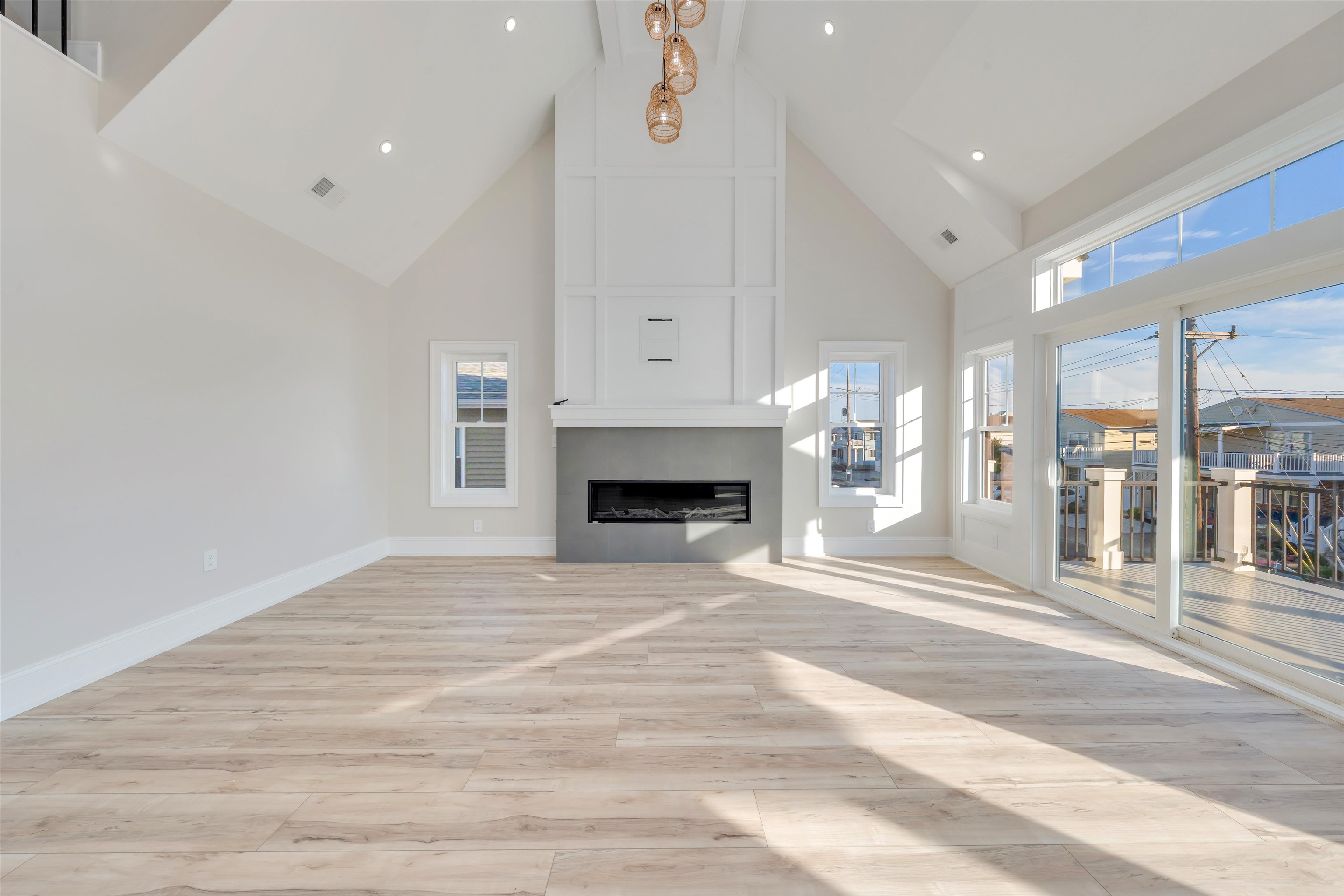 127 W Hollywood Avenue