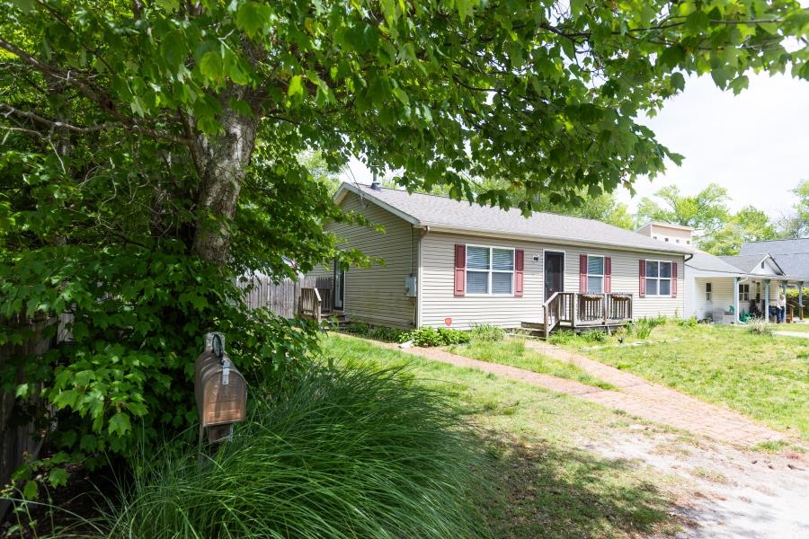 323 E Pacific Avenue - Villas