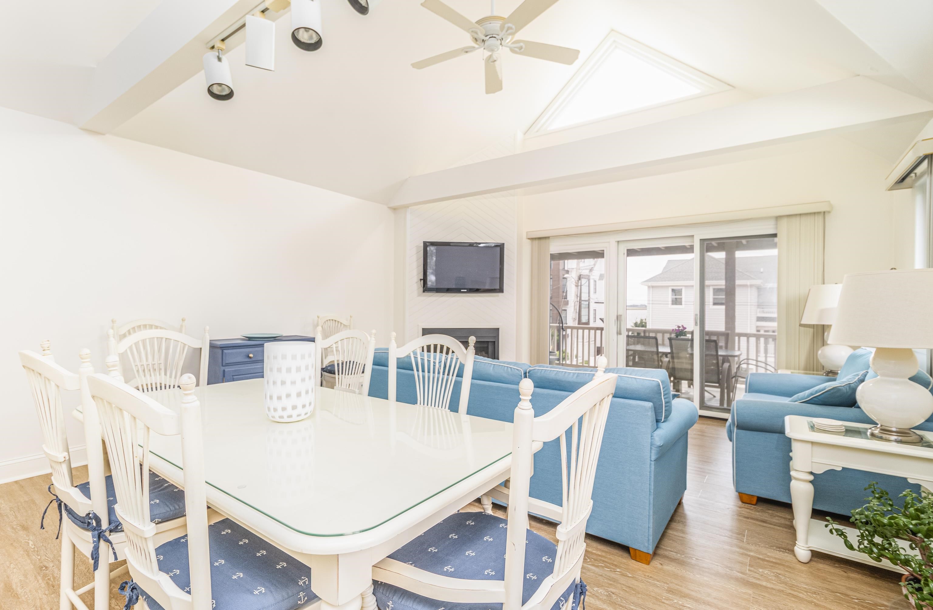 7889 Sunset Drive - Picture 13