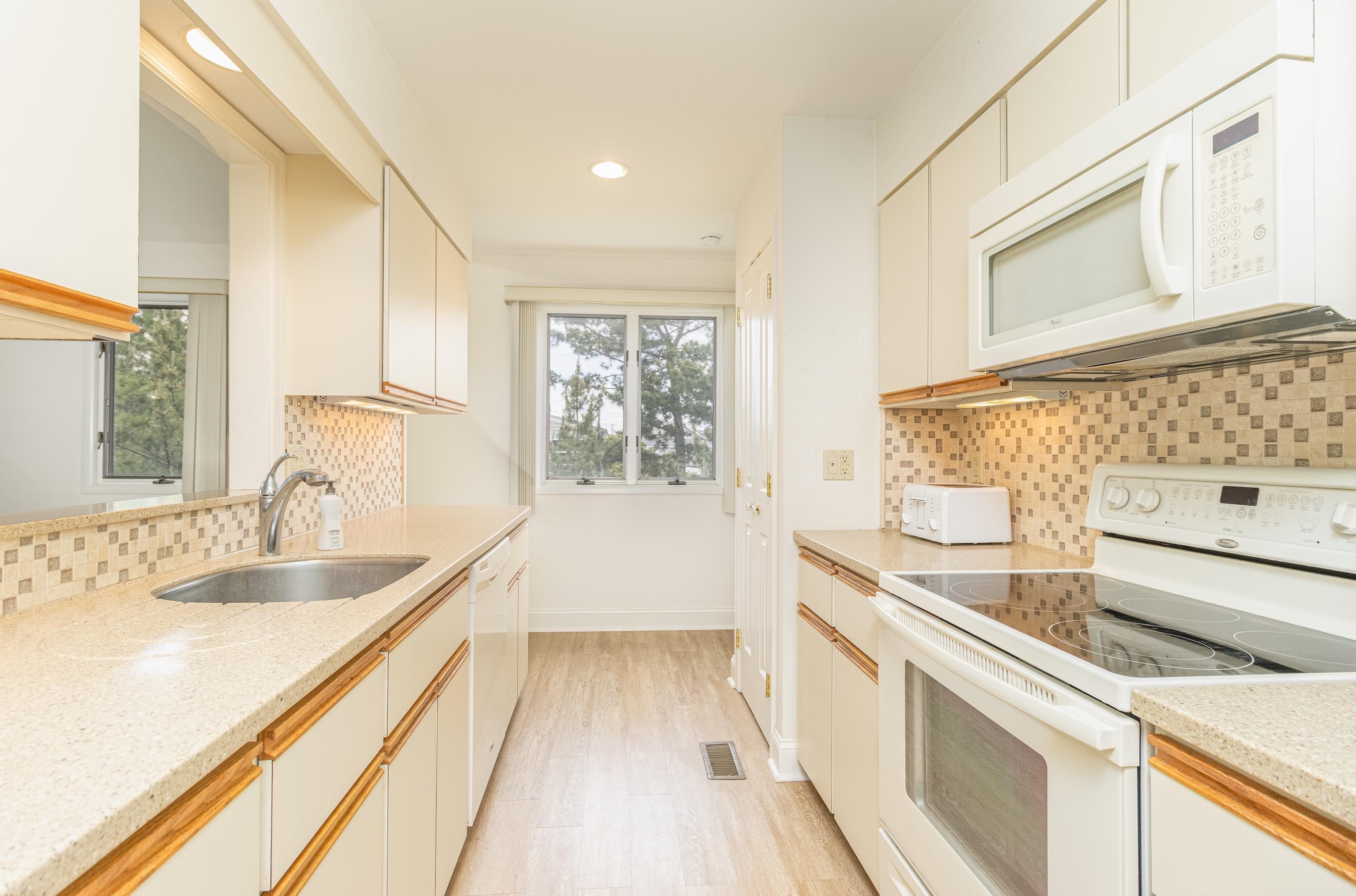 7889 Sunset Drive - Picture 16