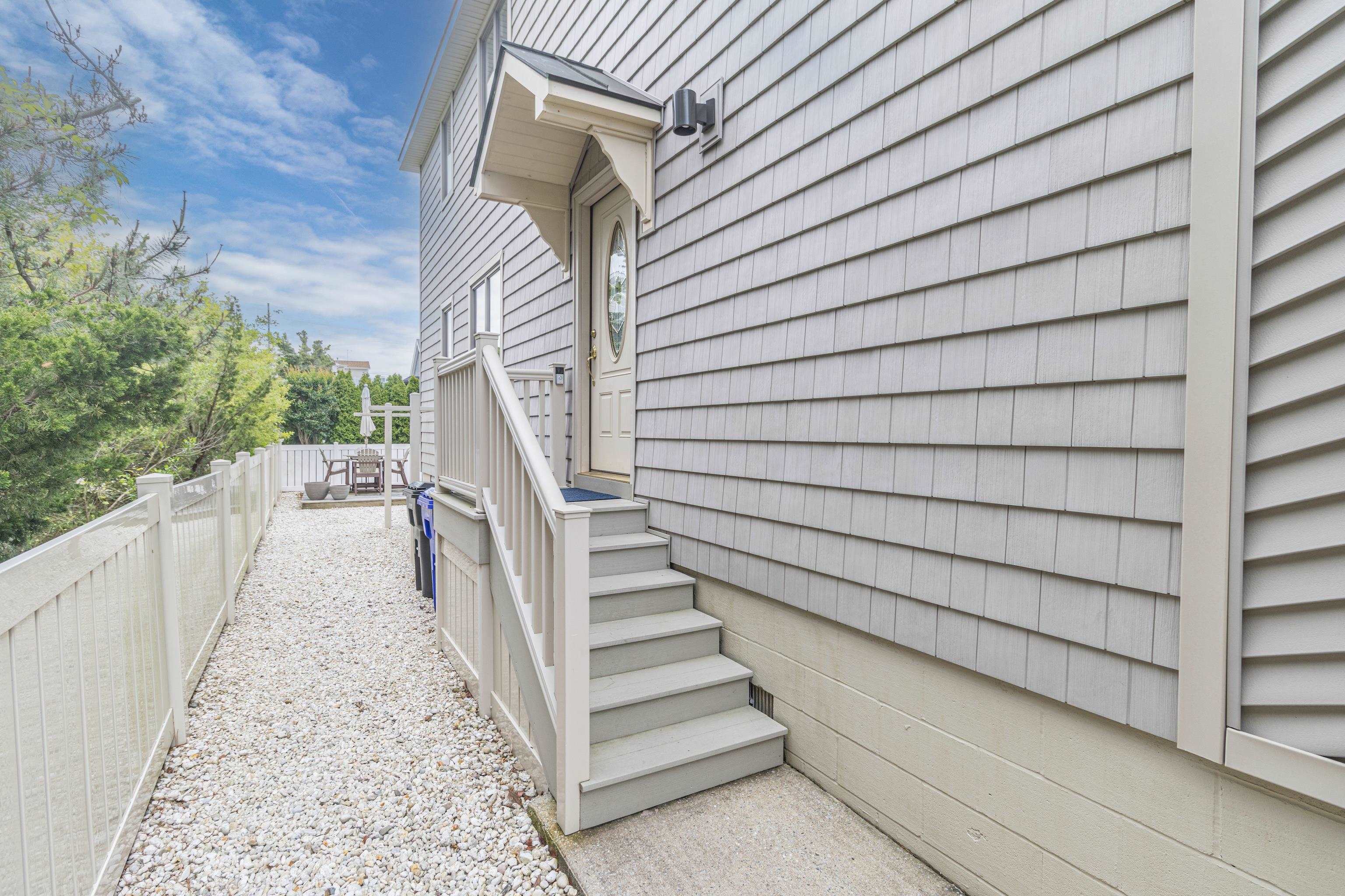 7889 Sunset Drive - Picture 4