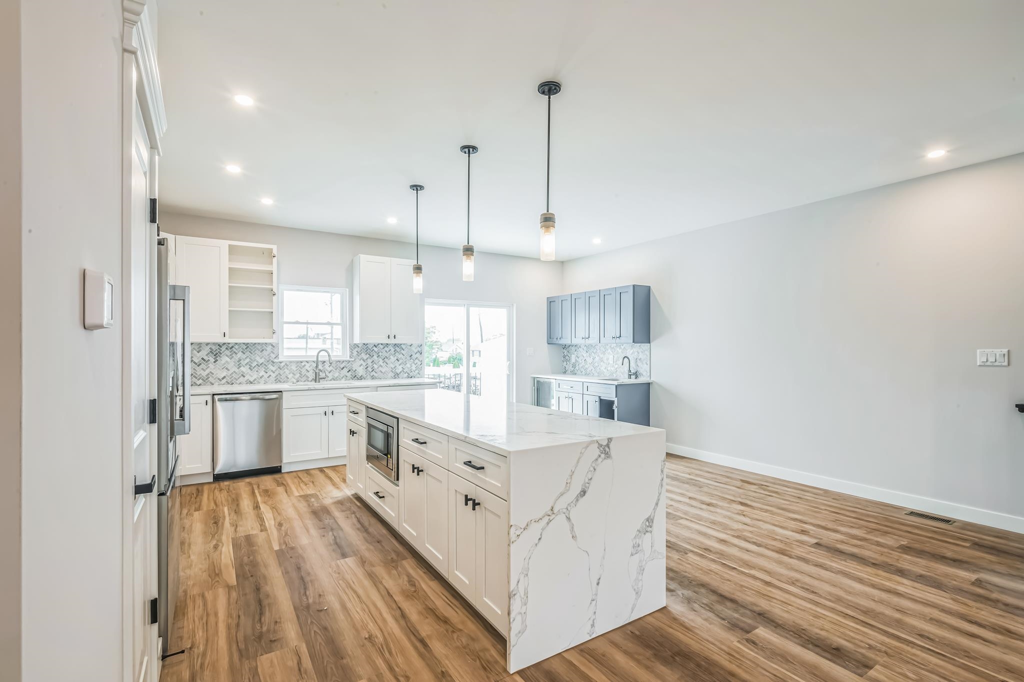 108 W Spicer Avenue