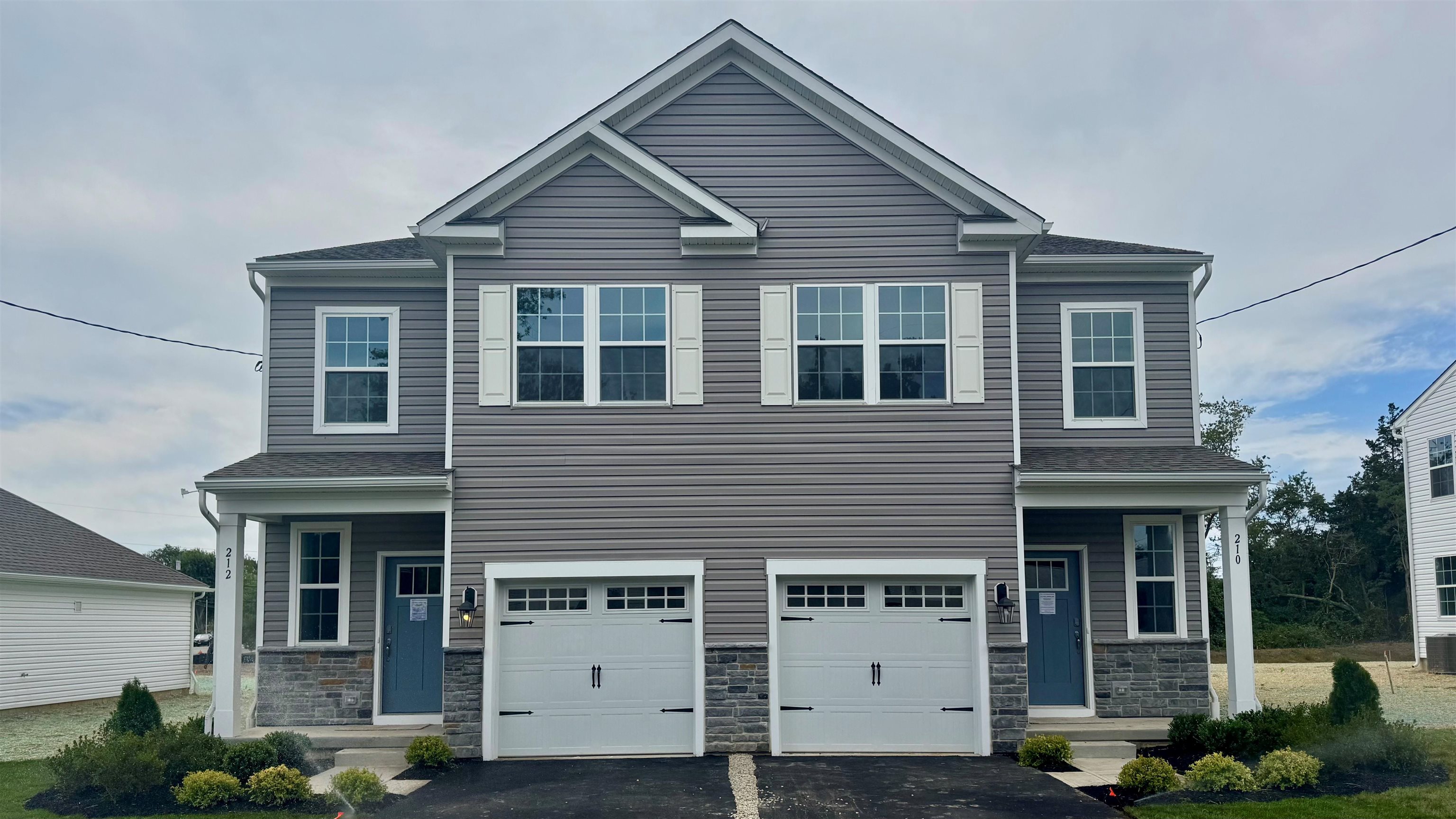  210 Bentz Avenue - Villas