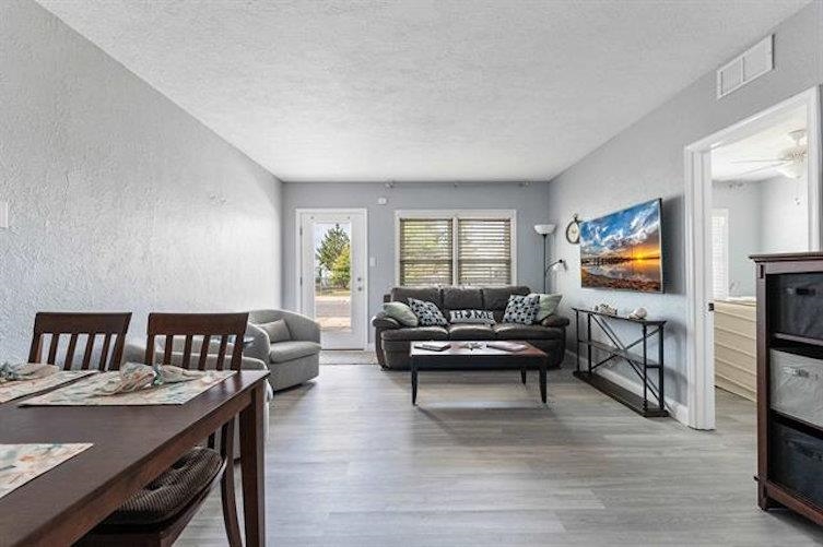 301 E Lavender Road