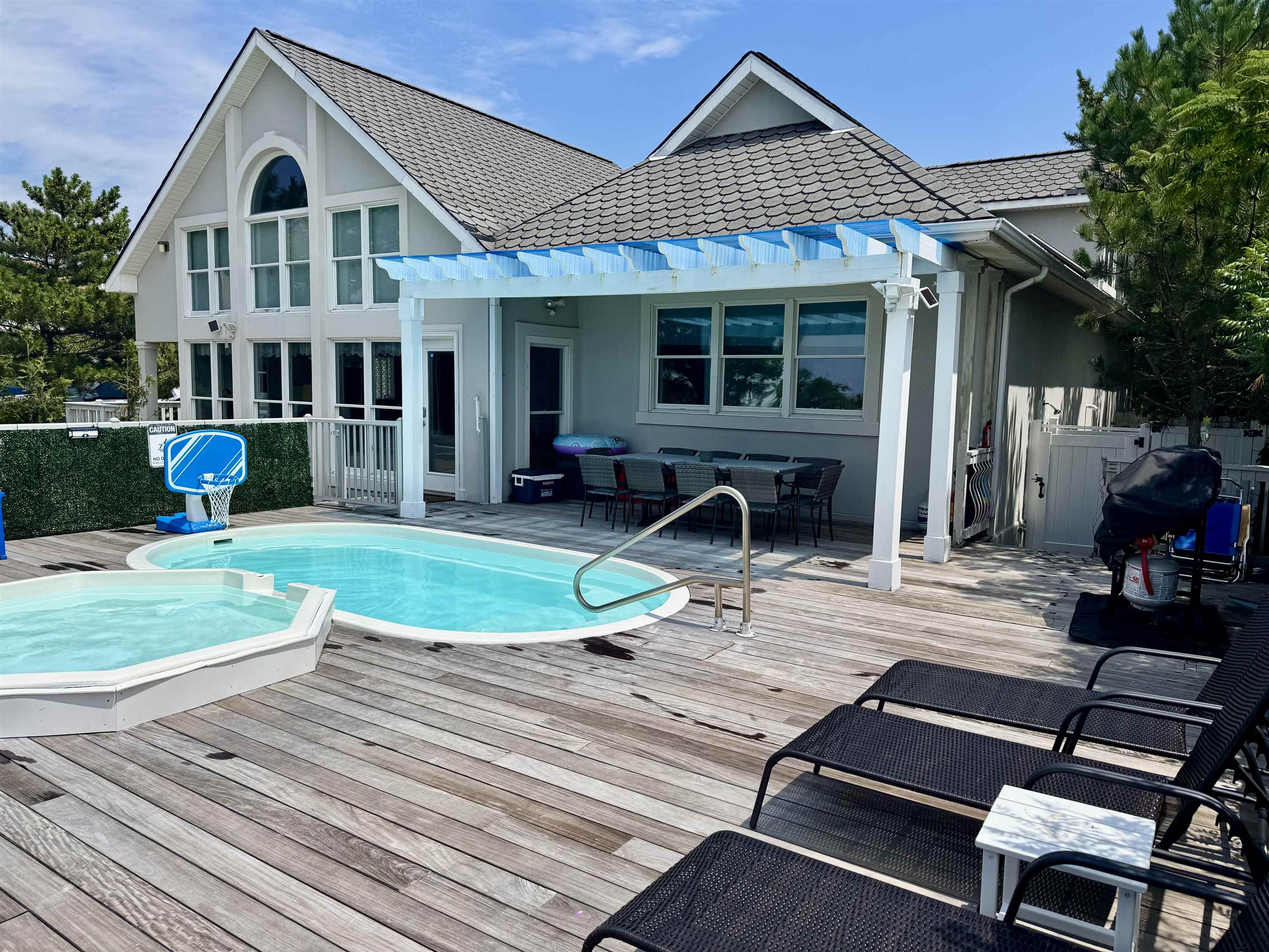 300 Pinetree Drive, Villas