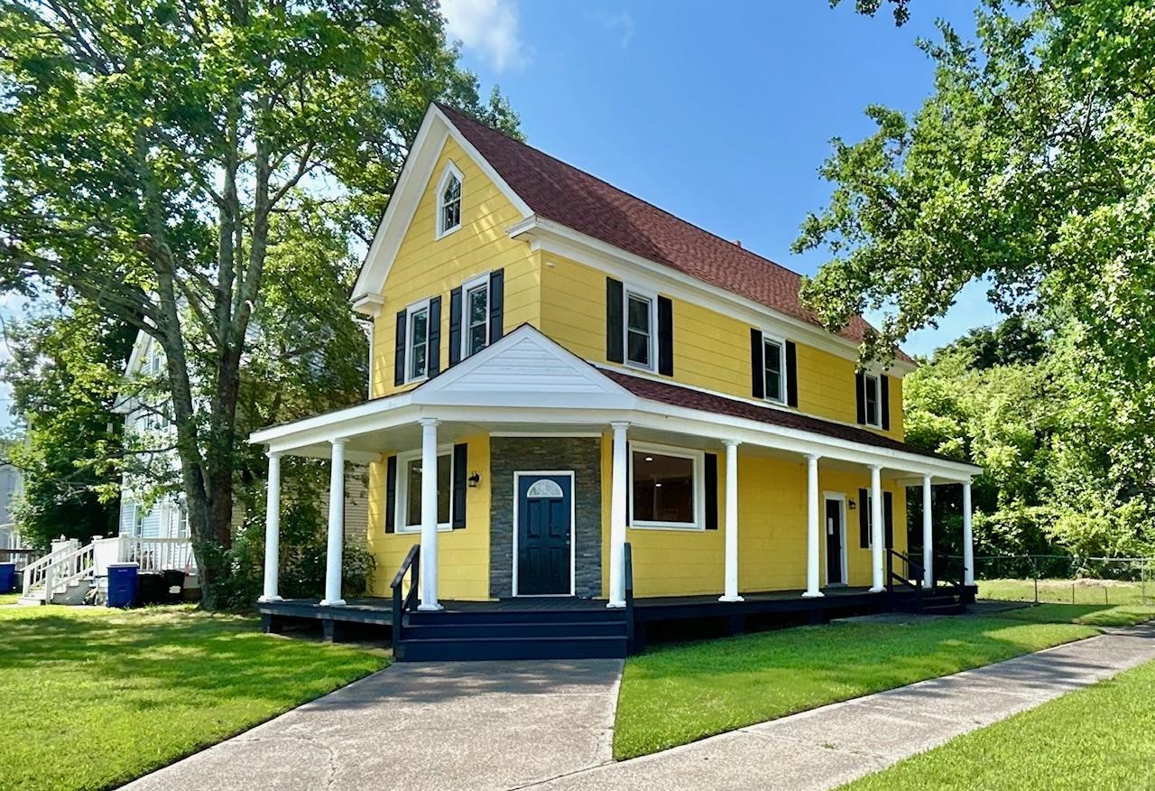 701 Dehirsch Avenue - Woodbine