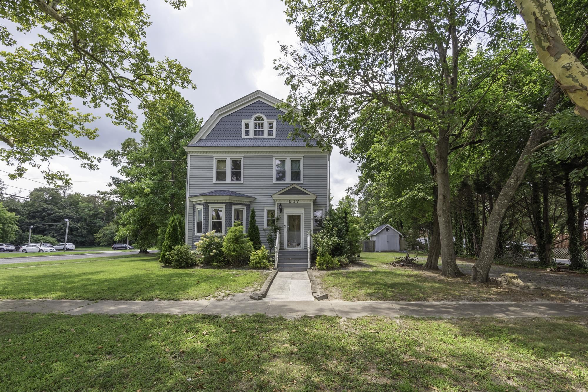 817 DeHirsch Avenue - Woodbine