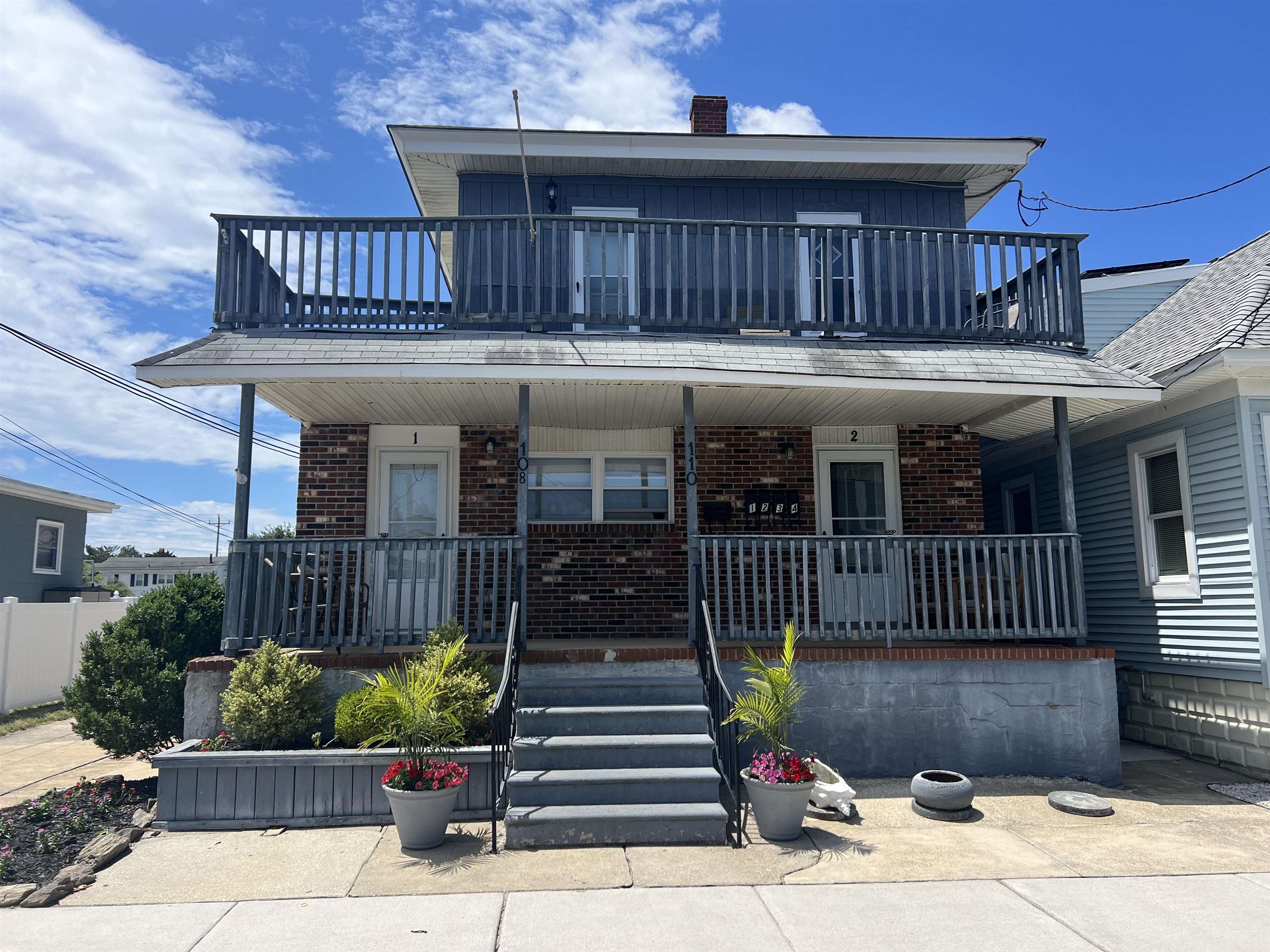 108-110 W Buttercup Road
