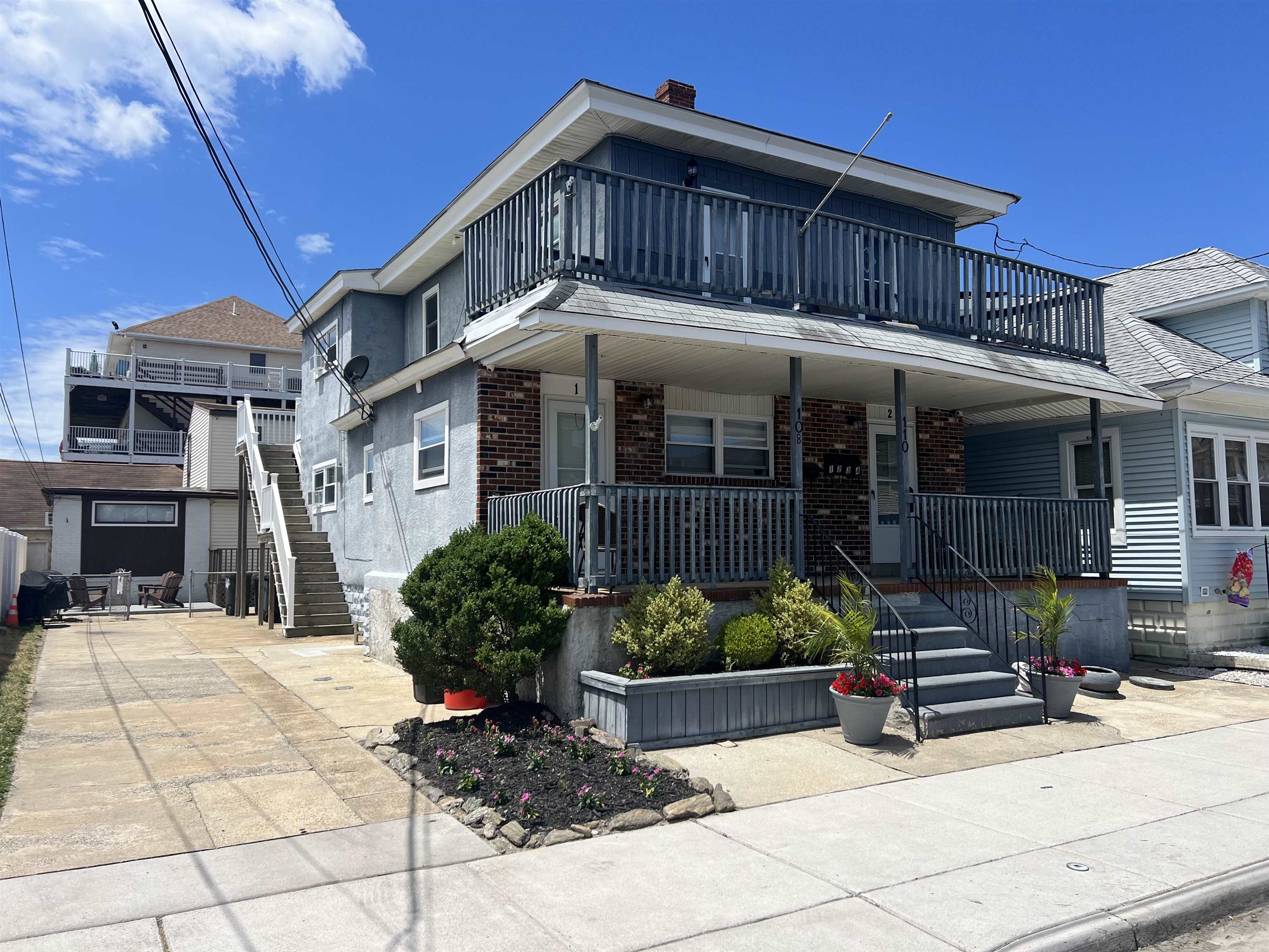 108-110 W Buttercup Road